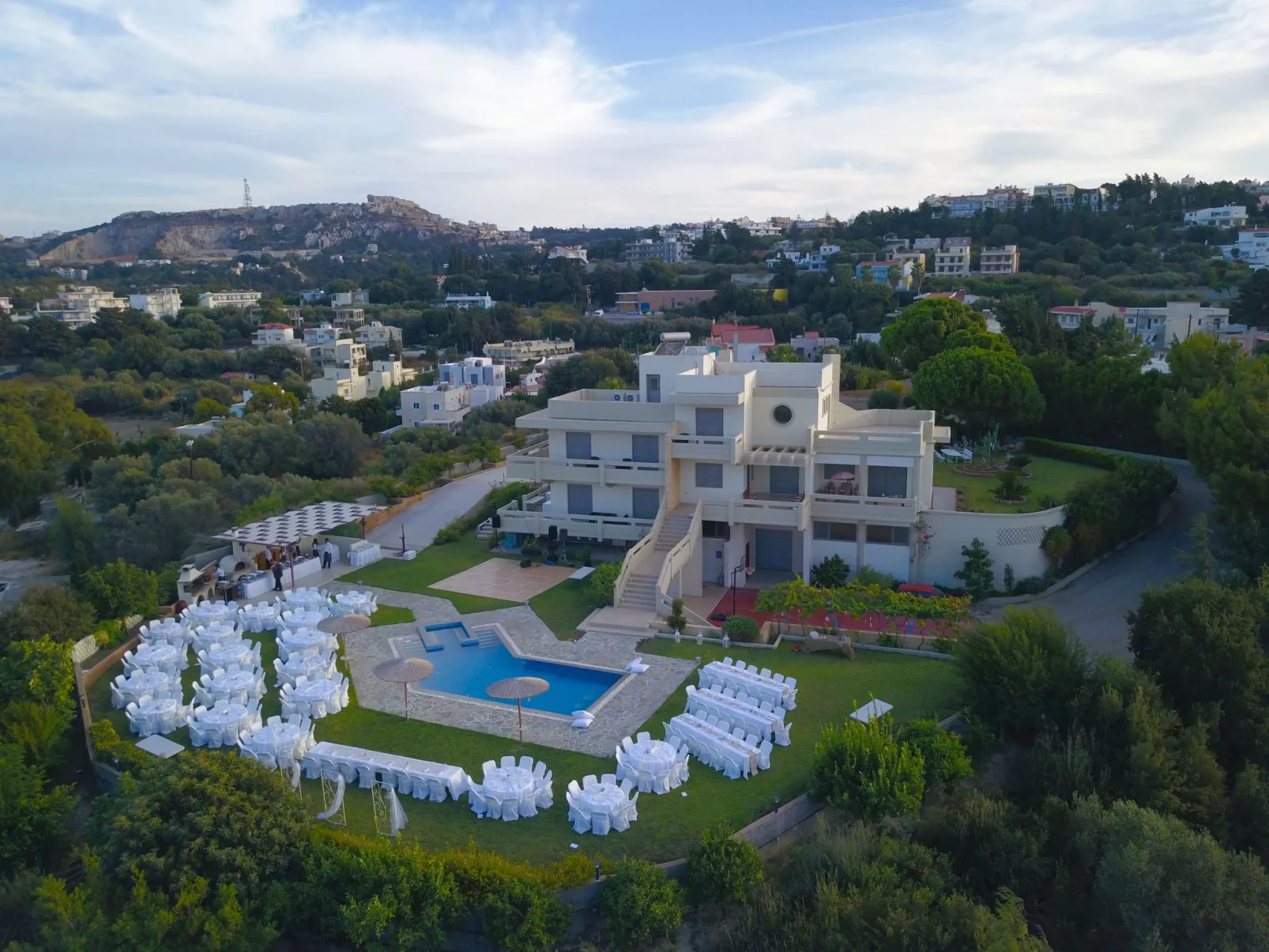 Luxuriöse, geräumige, private Villa mit sechs Schlafzimmern - Buiten