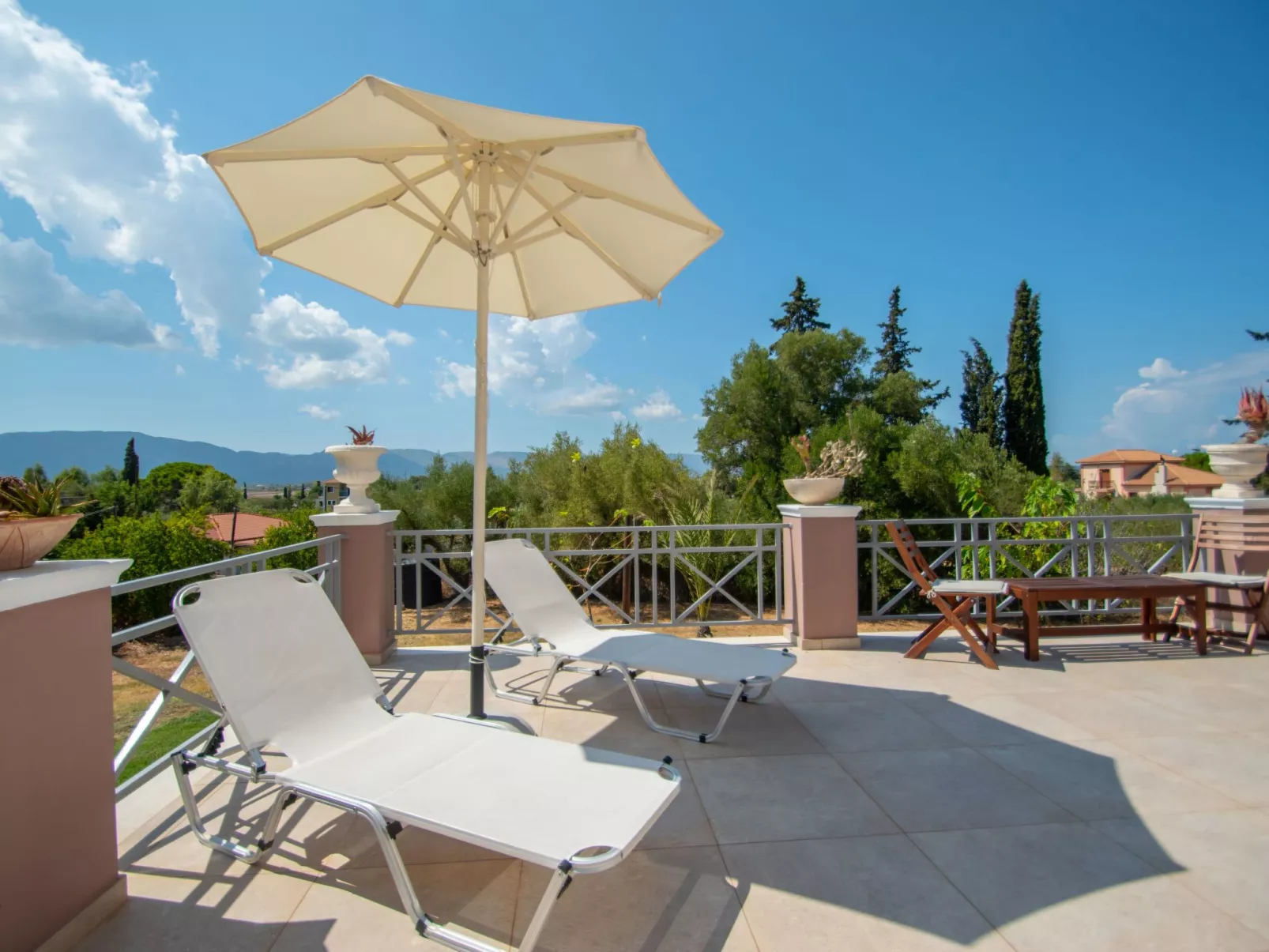 Anwesen mit Garten, Grill und Terrasse - Image-tags.info