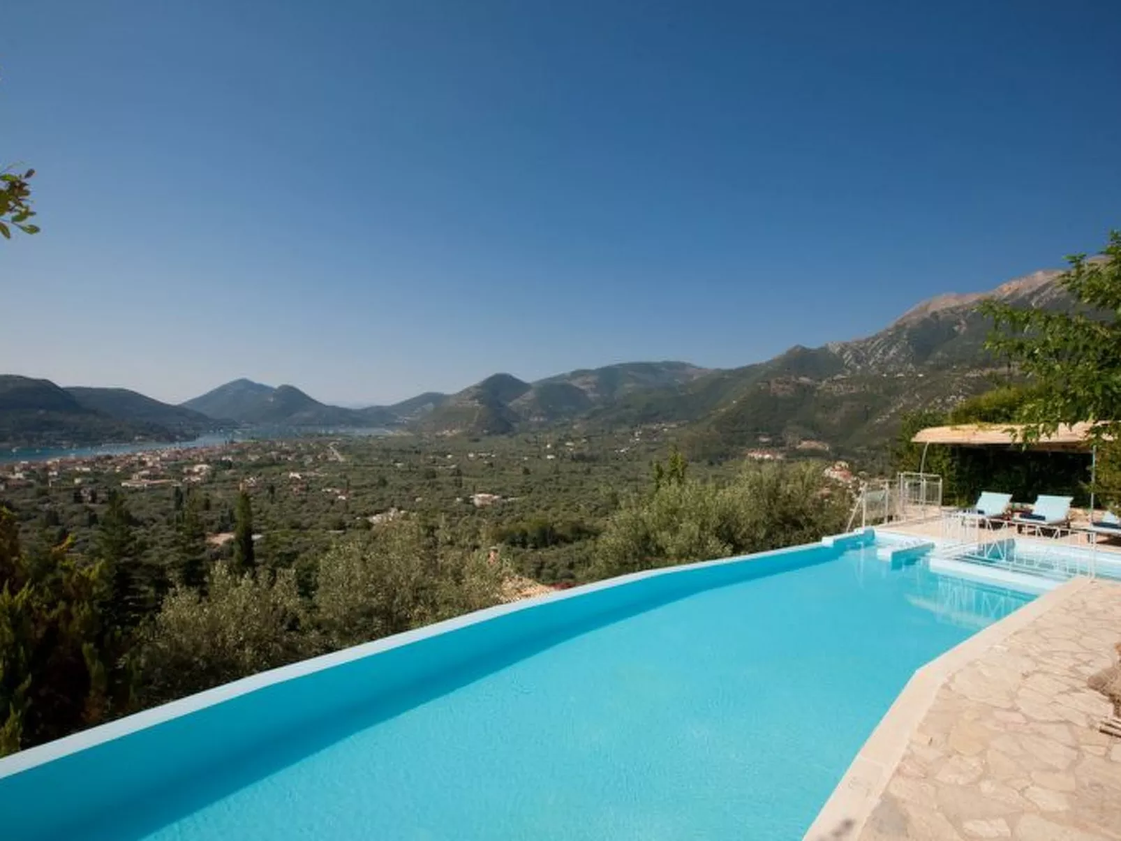 Luxuriöse Villa mit Infinity-Pool und Panoramablick - Image-tags.info