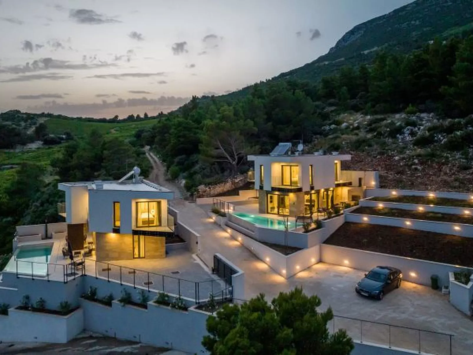 Beachfront villa Luce with seaview and pool - Binnen