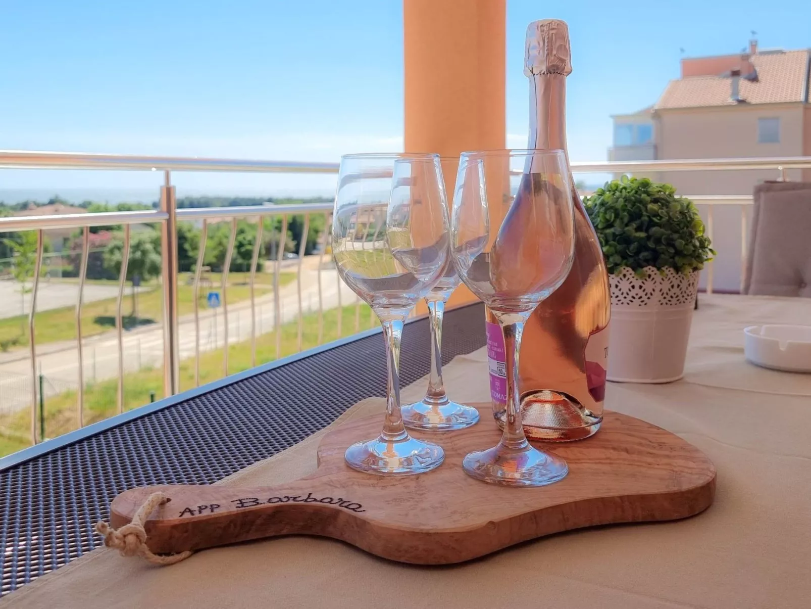 Appartement "Barbara" mit Blick auf das Wasser - Buiten
