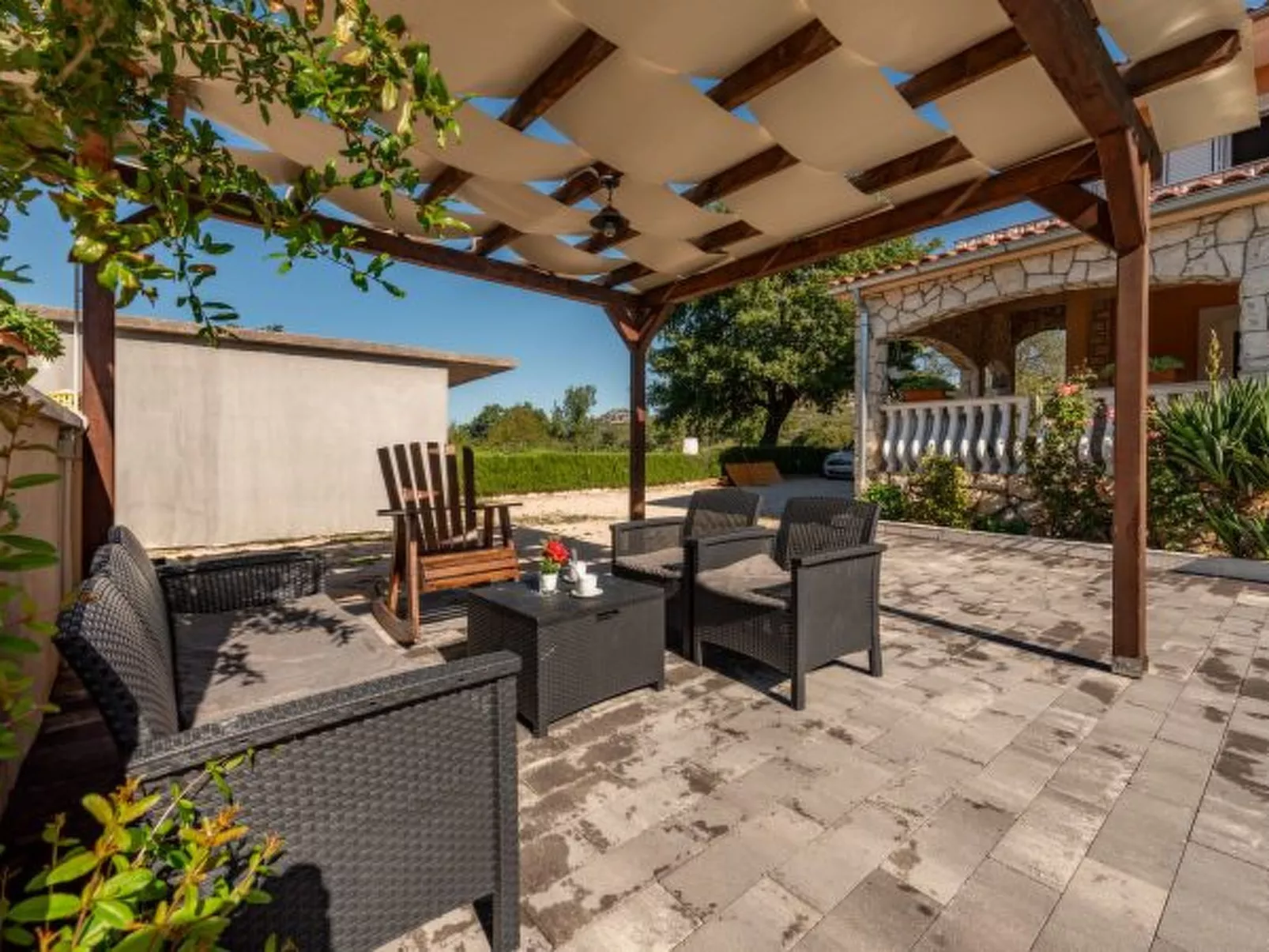 Holiday House Laetitia with pool - Image-tags.info