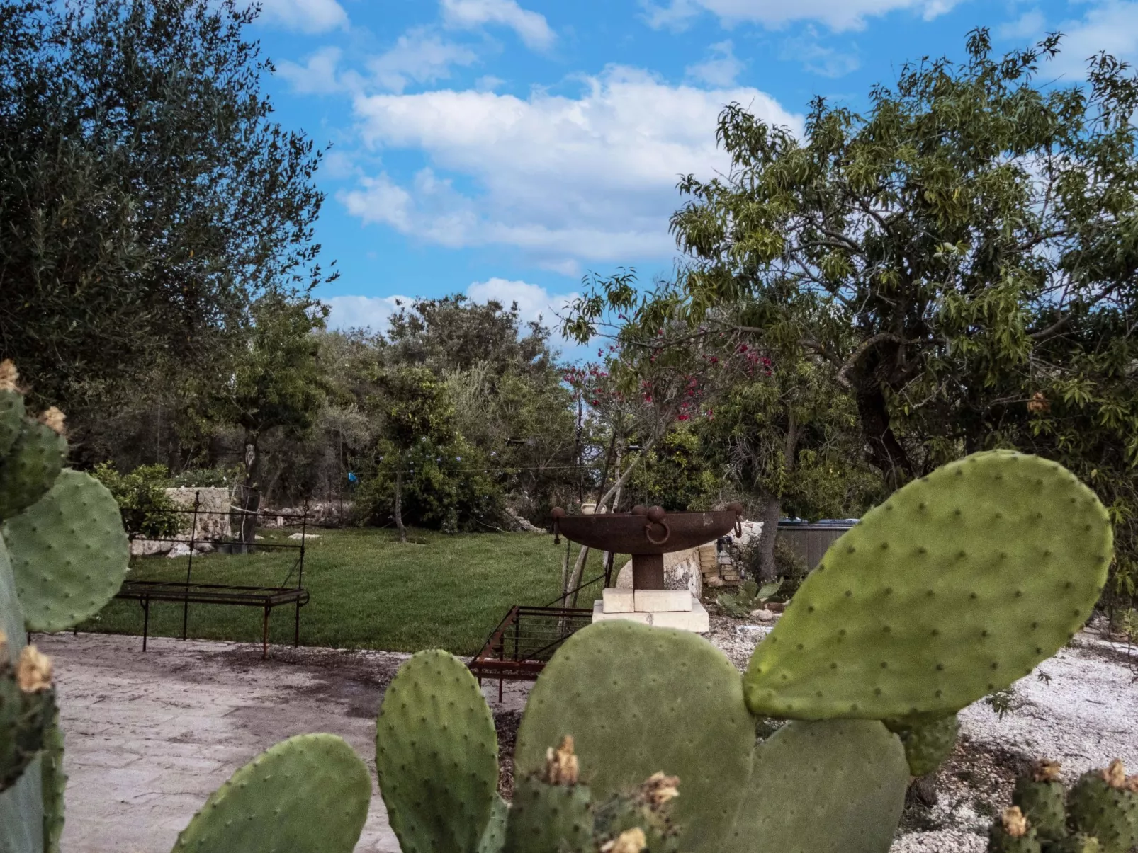 Giniusa' Studio mit Whirlpool-Badewanne - Buiten