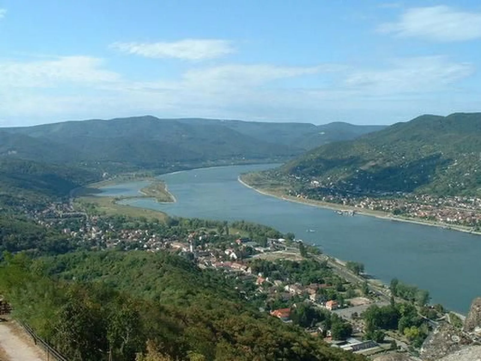 Ferienhasu Donauknie - Buiten