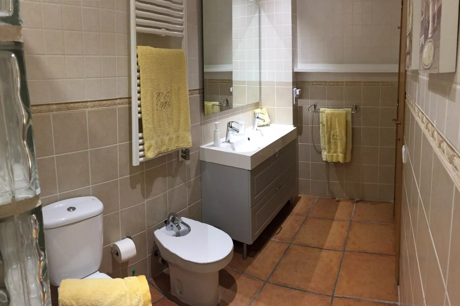 Vivalidays Villa Kiros - Badkamer