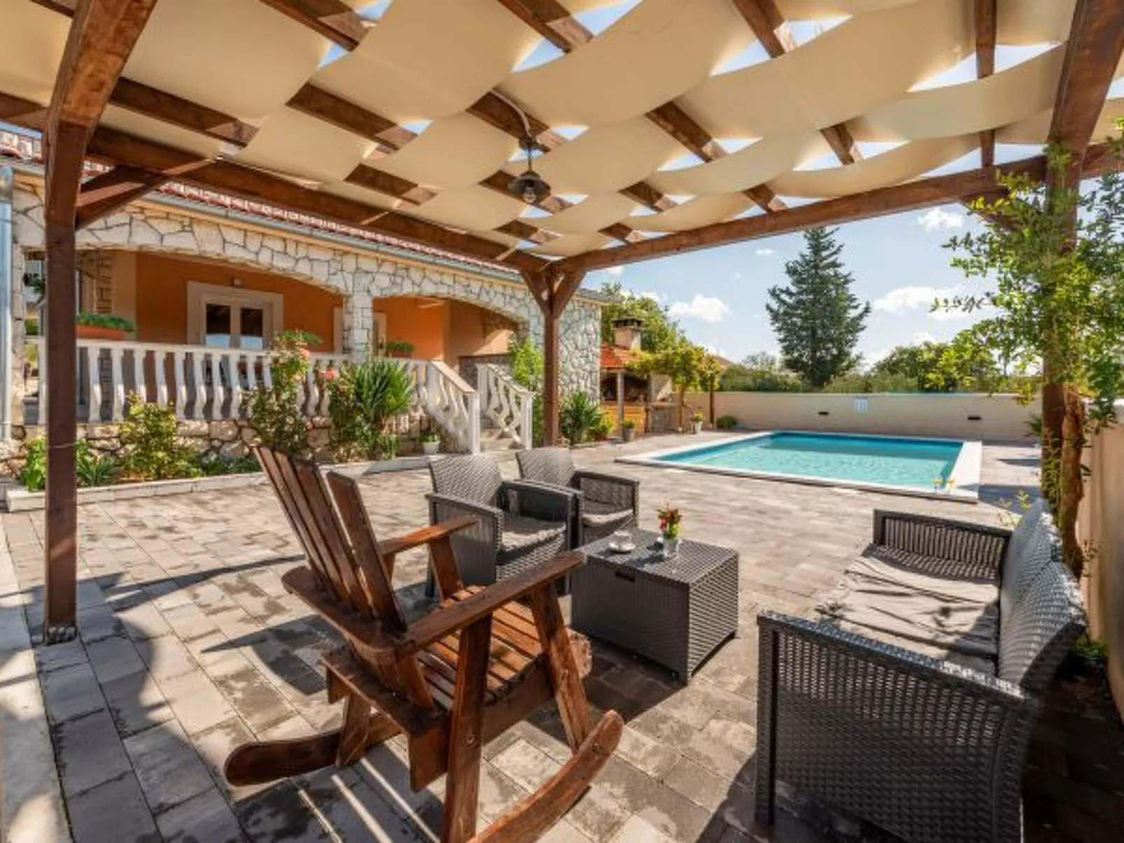 Holiday House Laetitia with pool - Image-tags.info