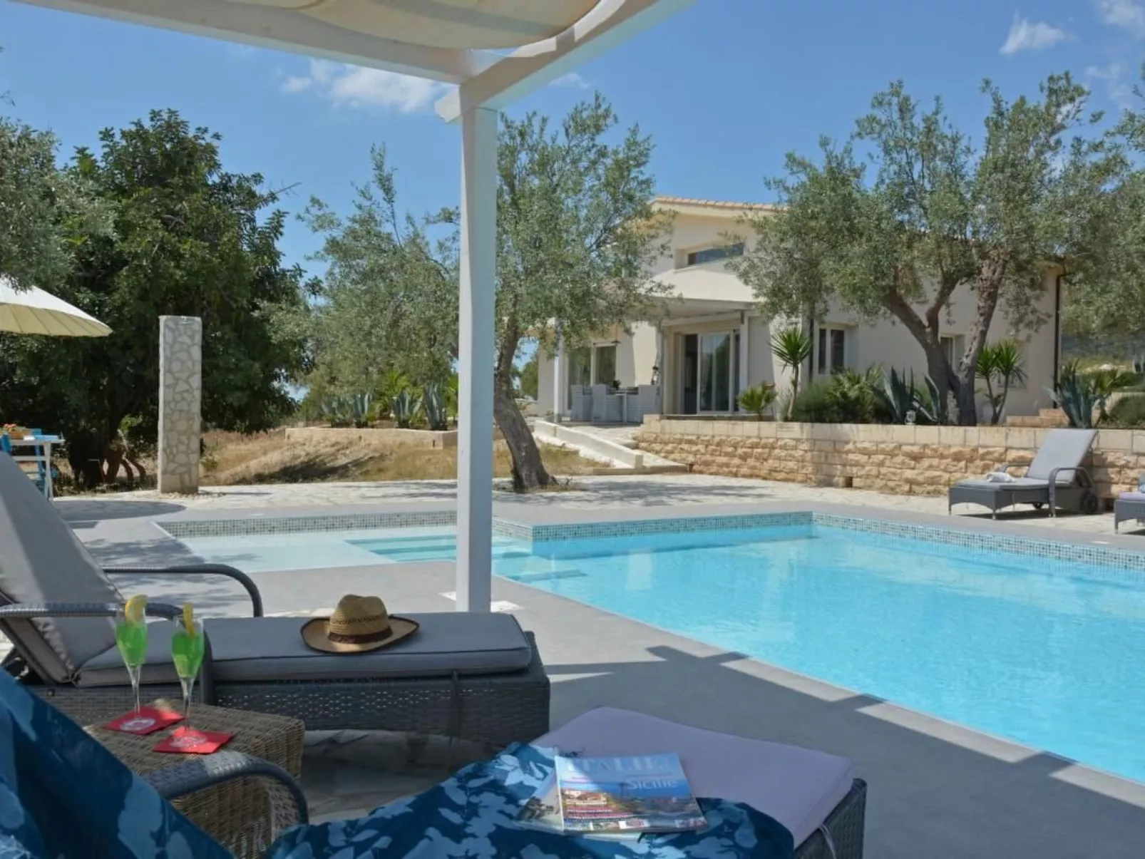 Moderne Ferienvilla bei Noto mit Meerblick und privatem Pool - Buiten