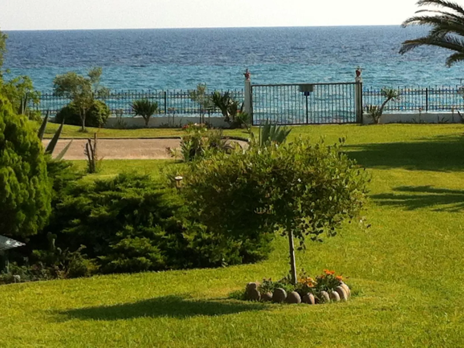 Aus dem Garten direkt an den Strand - Buiten