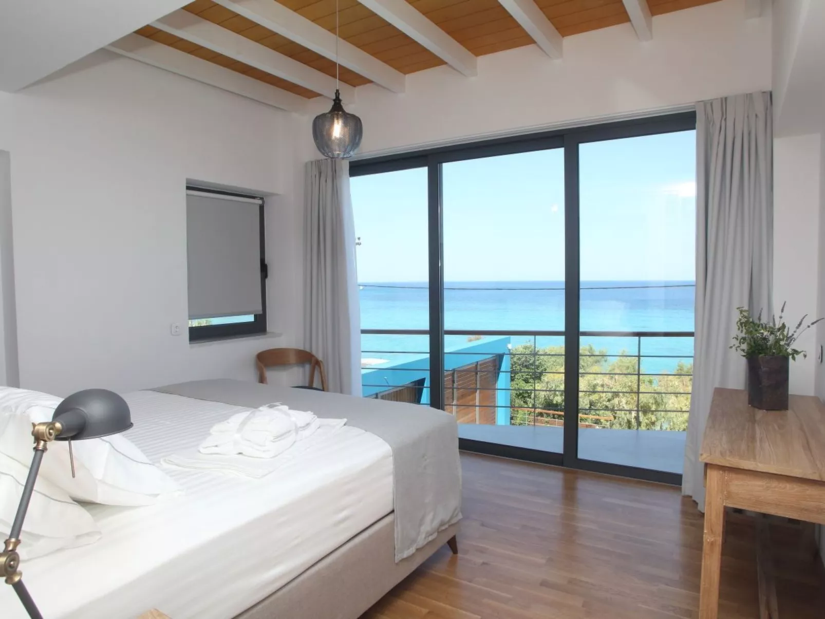 "Capro" mit Infinity-Pool - Binnen