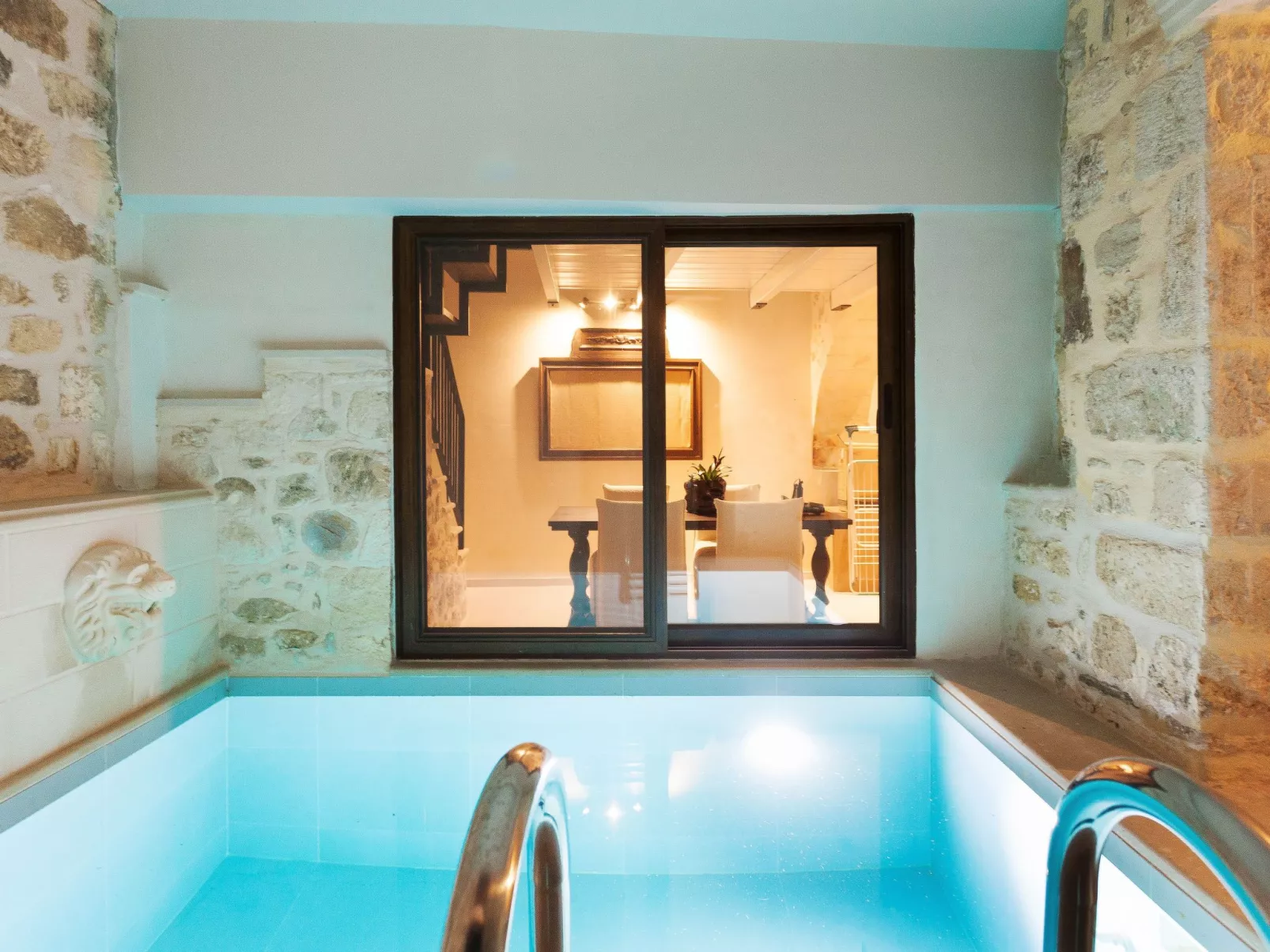 Ali Vafi's Villa - Beheizter Jacuzzi und Innenpool - Binnen