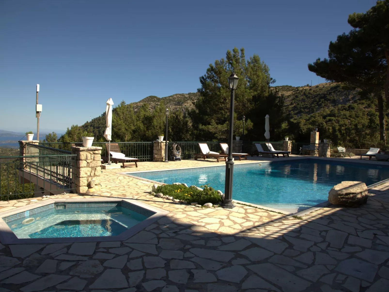 Sommer Dafnopanagia Luxusstudio Ourania - Buiten