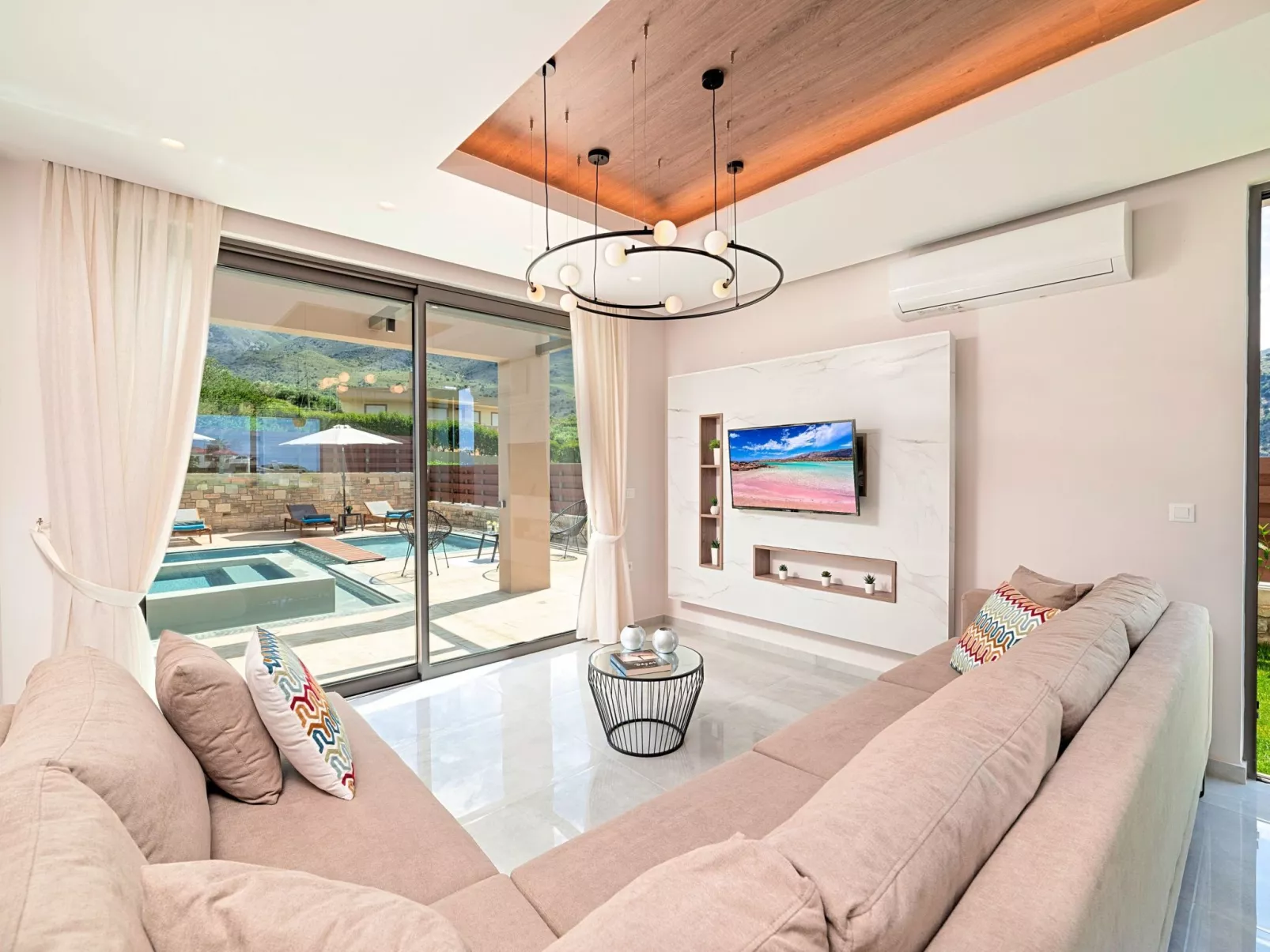 Villa "Minoas Grand" mit Blick auf das Wasser - Binnen