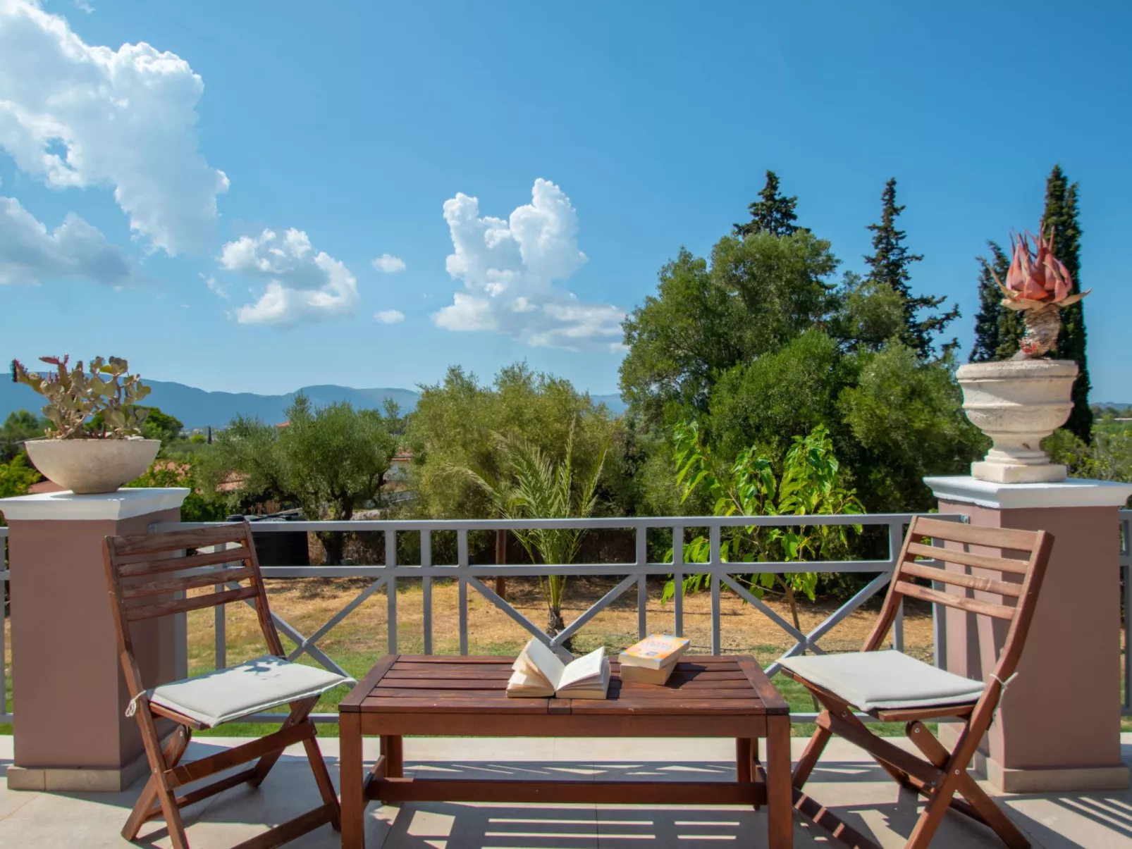 Anwesen mit Garten, Grill und Terrasse - Buiten