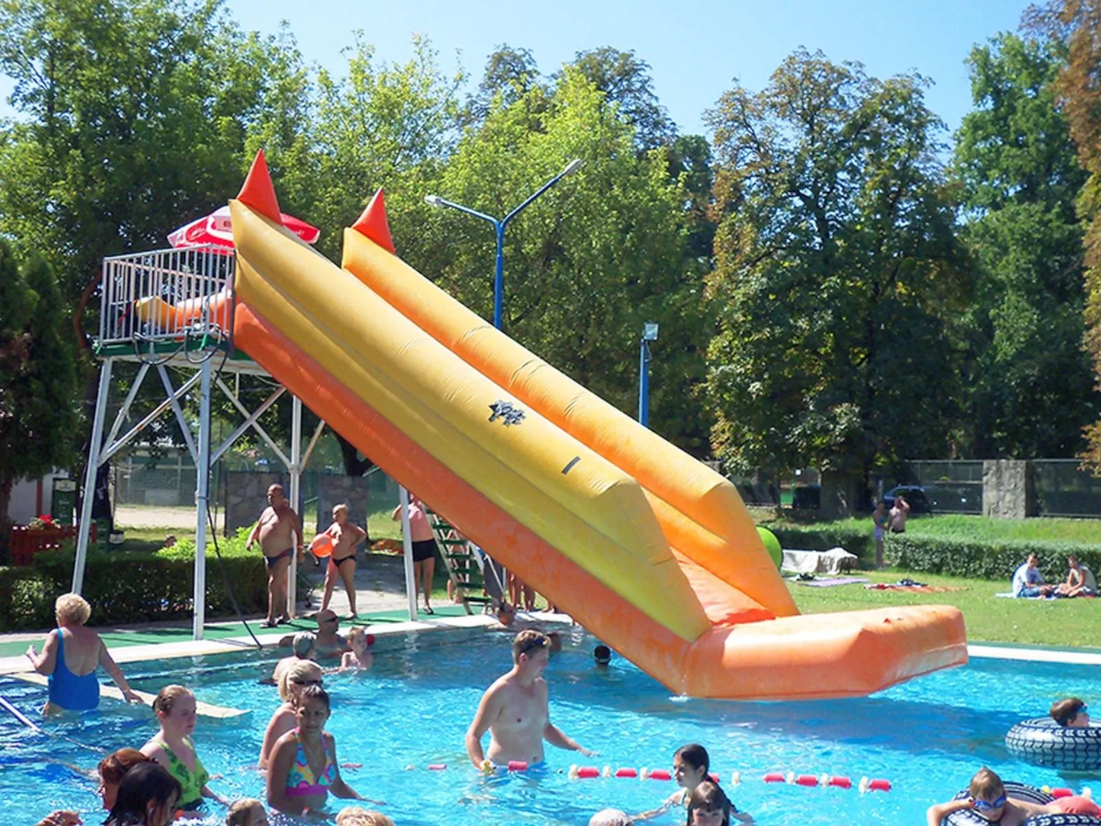 Ferienhasu Donauknie - Buiten