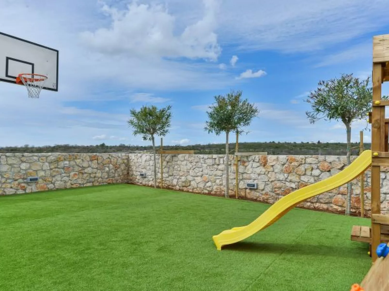 Villa RE with heated pool and spa - Image-tags.info