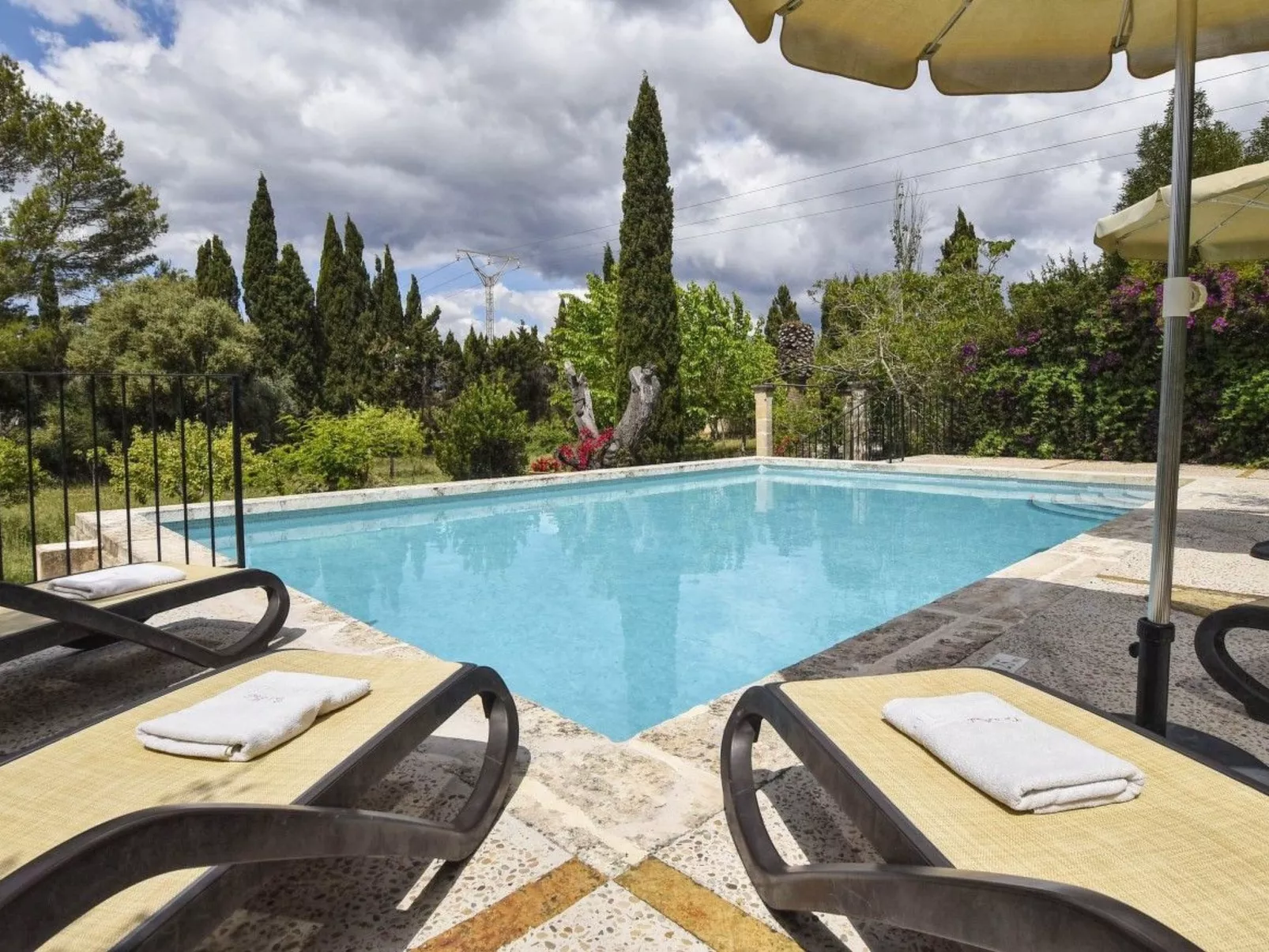 Ferienvilla mit privatem Pool - Buiten