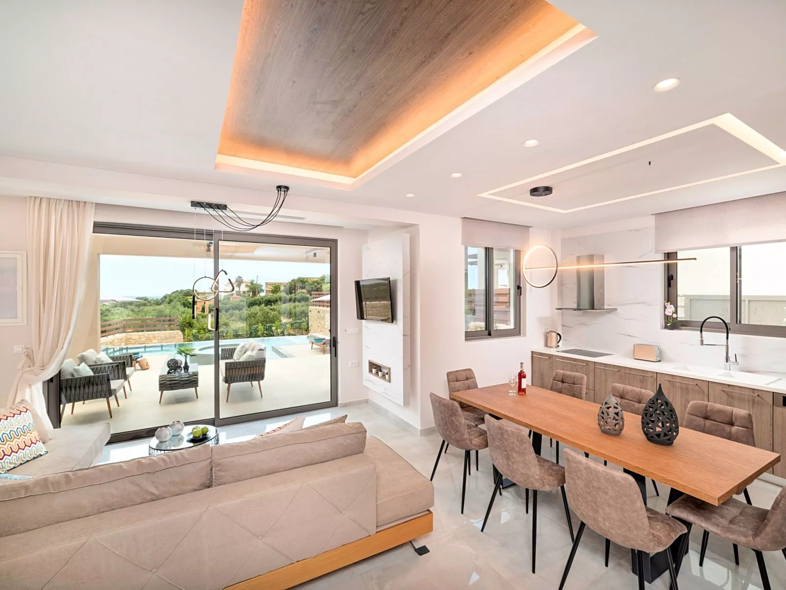 Villa "Minoas Grand" mit Blick auf das Wasser - Binnen