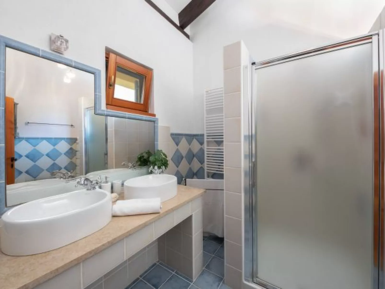 Villa Barotul with pool - Image-tags.info