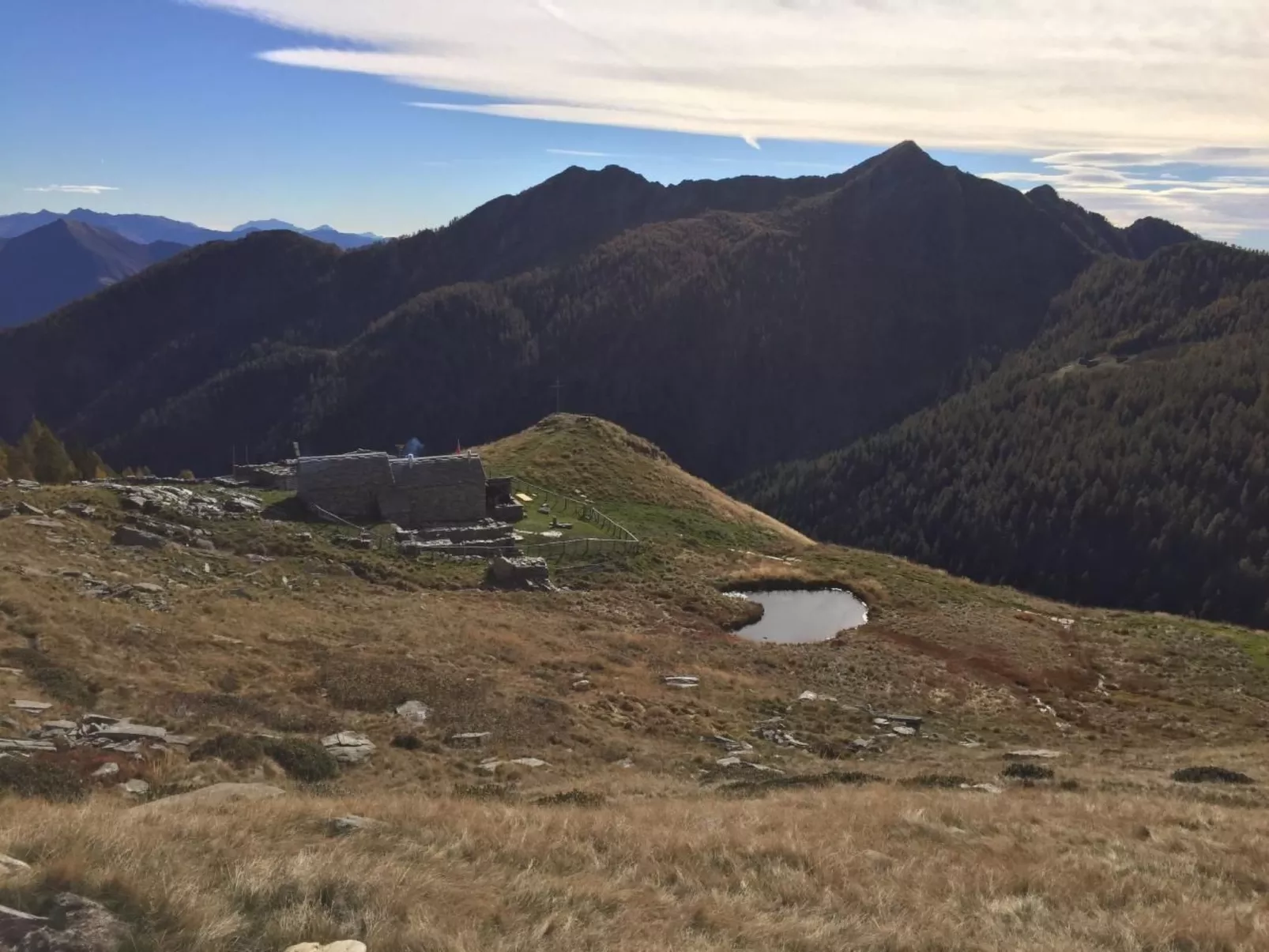 Rustico di vacanza nel nucleo di Moghegno - Buiten