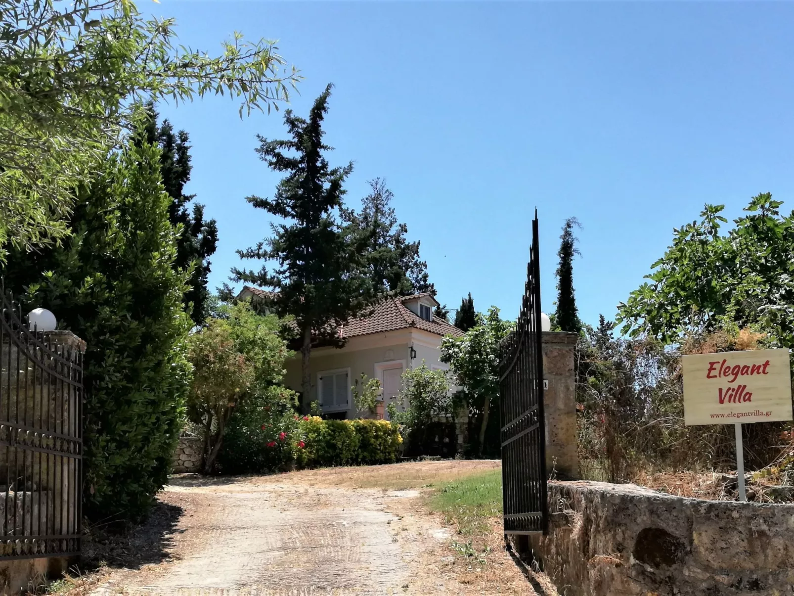 Anwesen mit Garten, Grill und Terrasse - Buiten