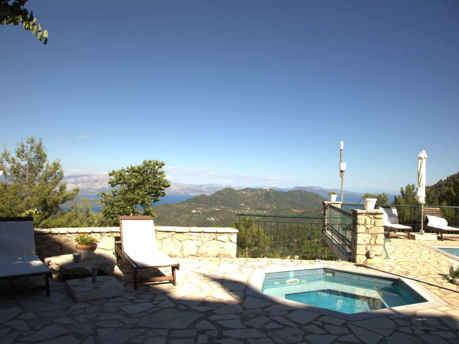 Sommer Dafnopanagia Luxusstudio Ourania - Buiten