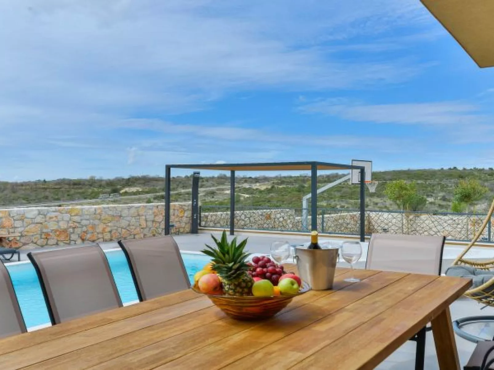 Villa RE with heated pool and spa - Image-tags.info