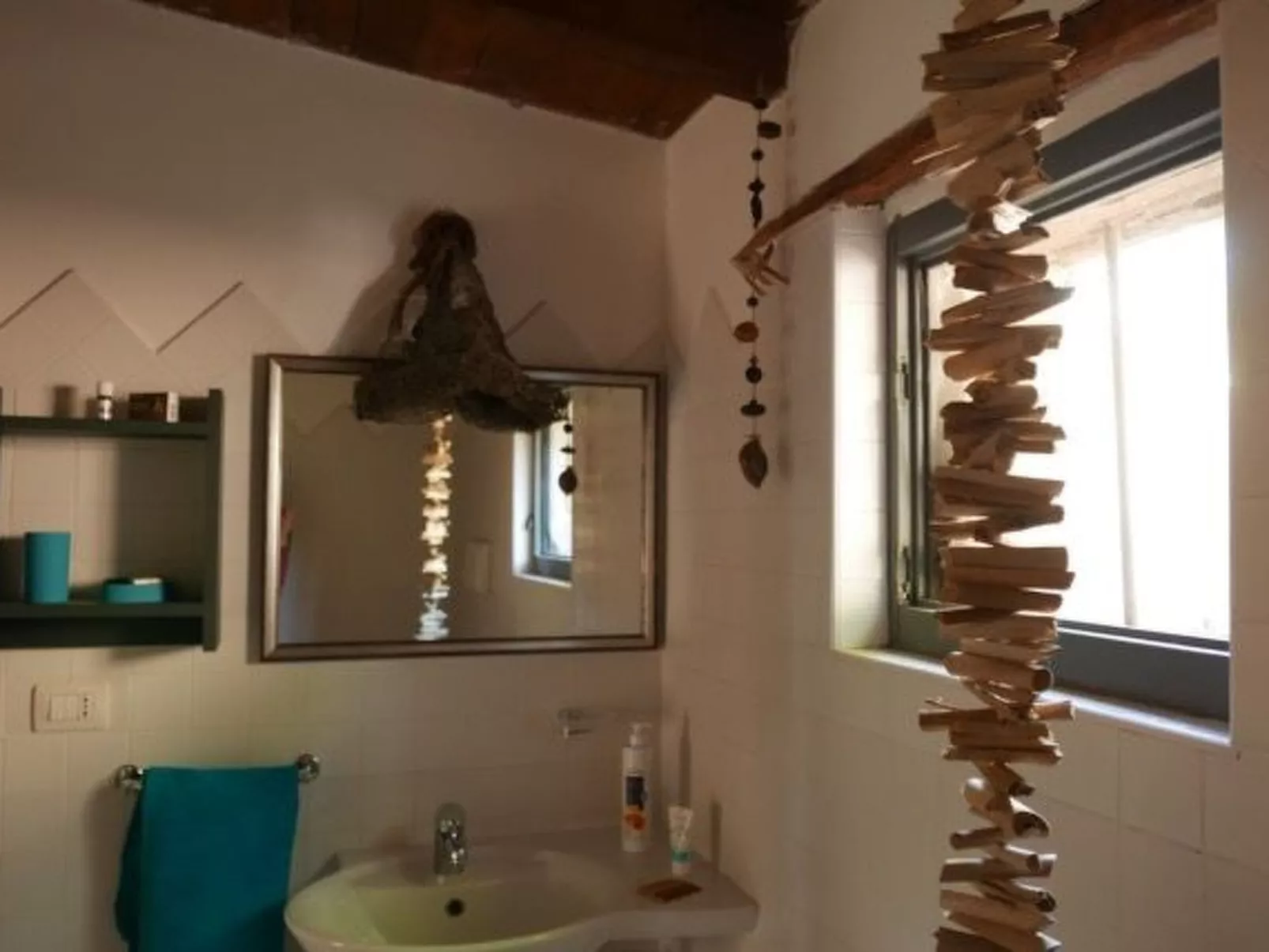 "Anania - Image-tags.info