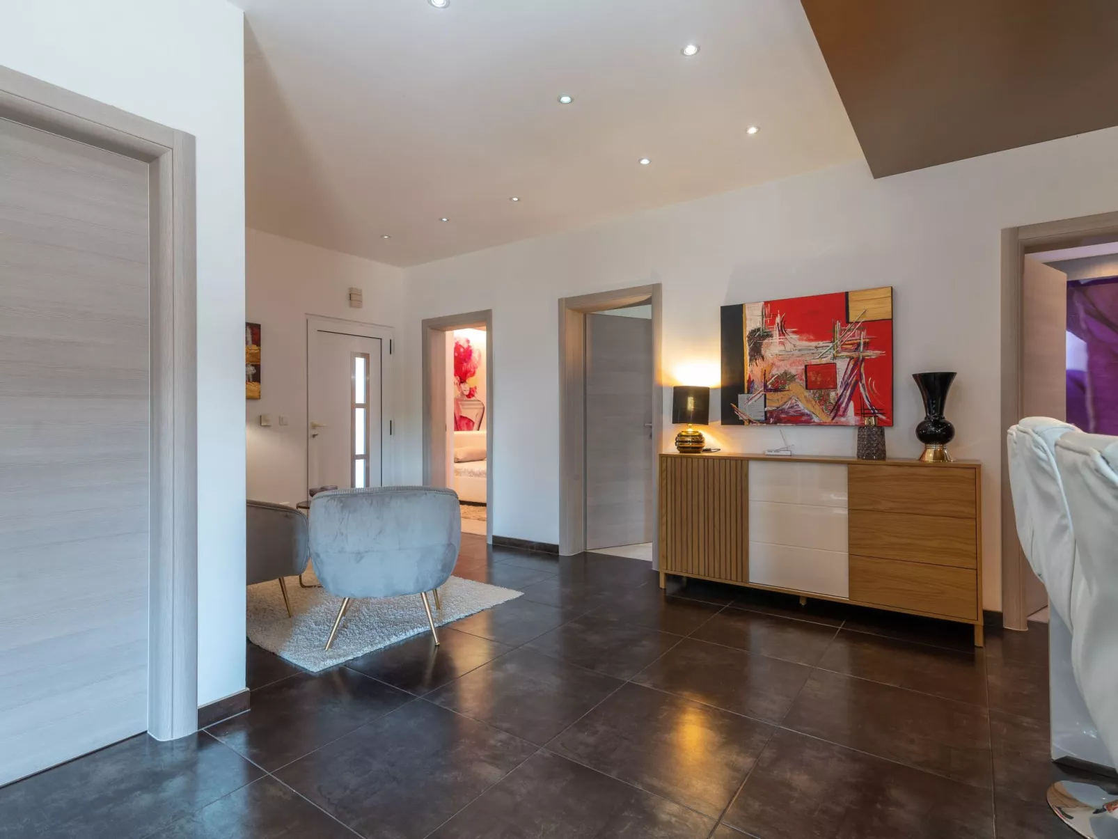 Modernes Apartment mit Gartennutzung, einer groß - Image-tags.info