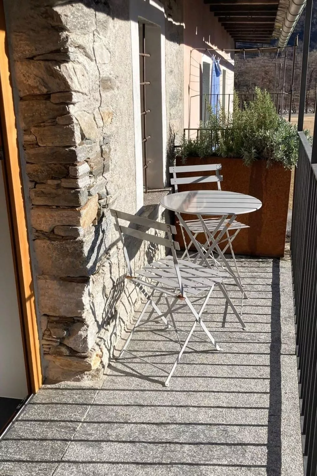 Rustico di vacanza nel nucleo di Moghegno - Buiten