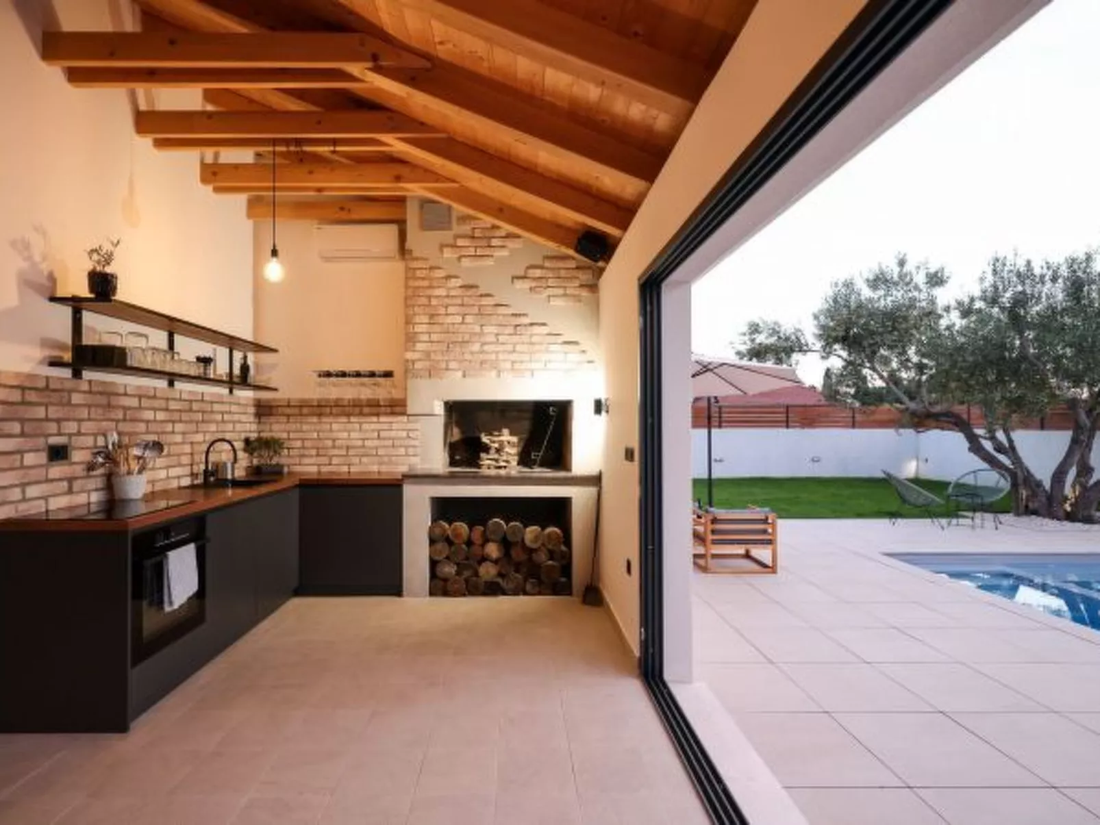 Villa Marta with heated pool and traditional taver - Image-tags.info