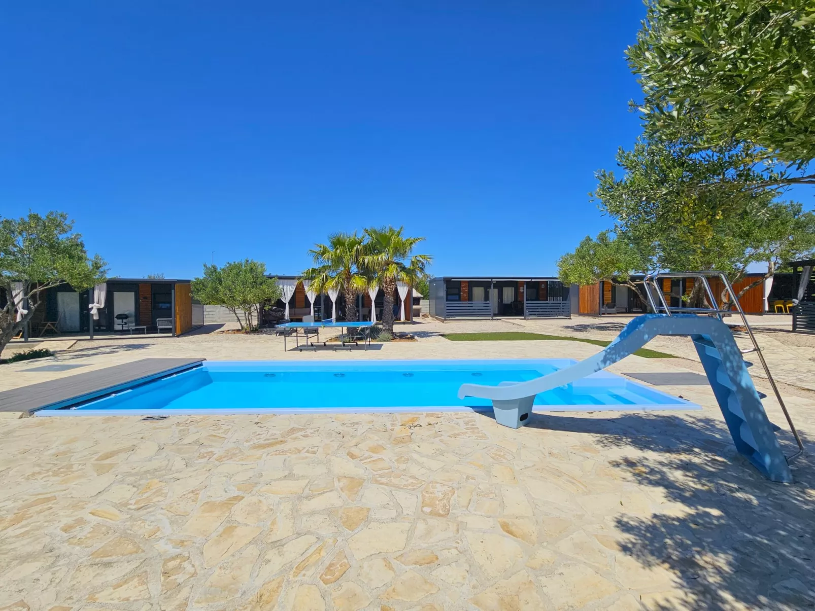 Maslina Delux - Buiten