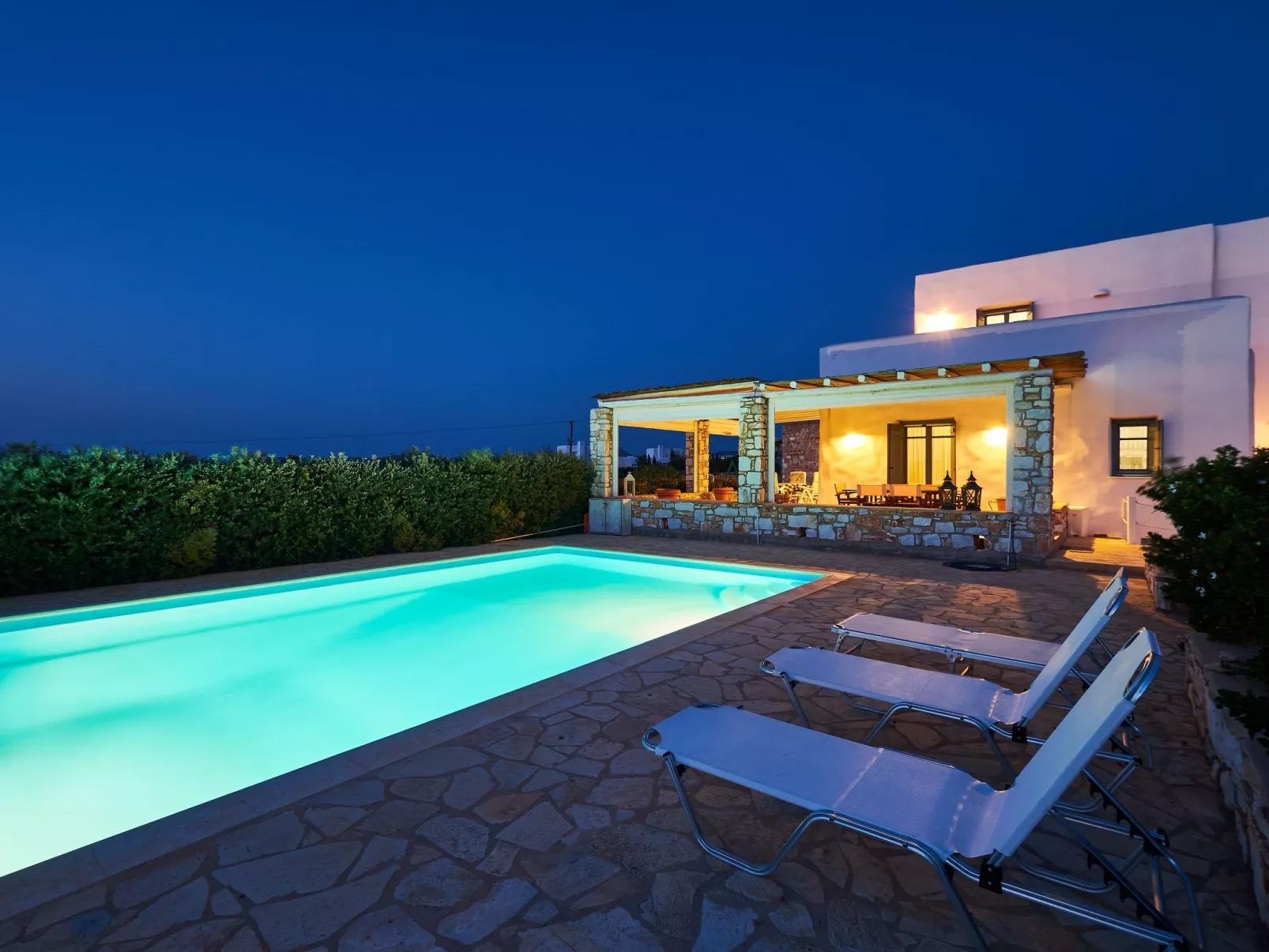 Große, komfortable Pool-Villa, Strand zu Fuß erreichbar - Buiten