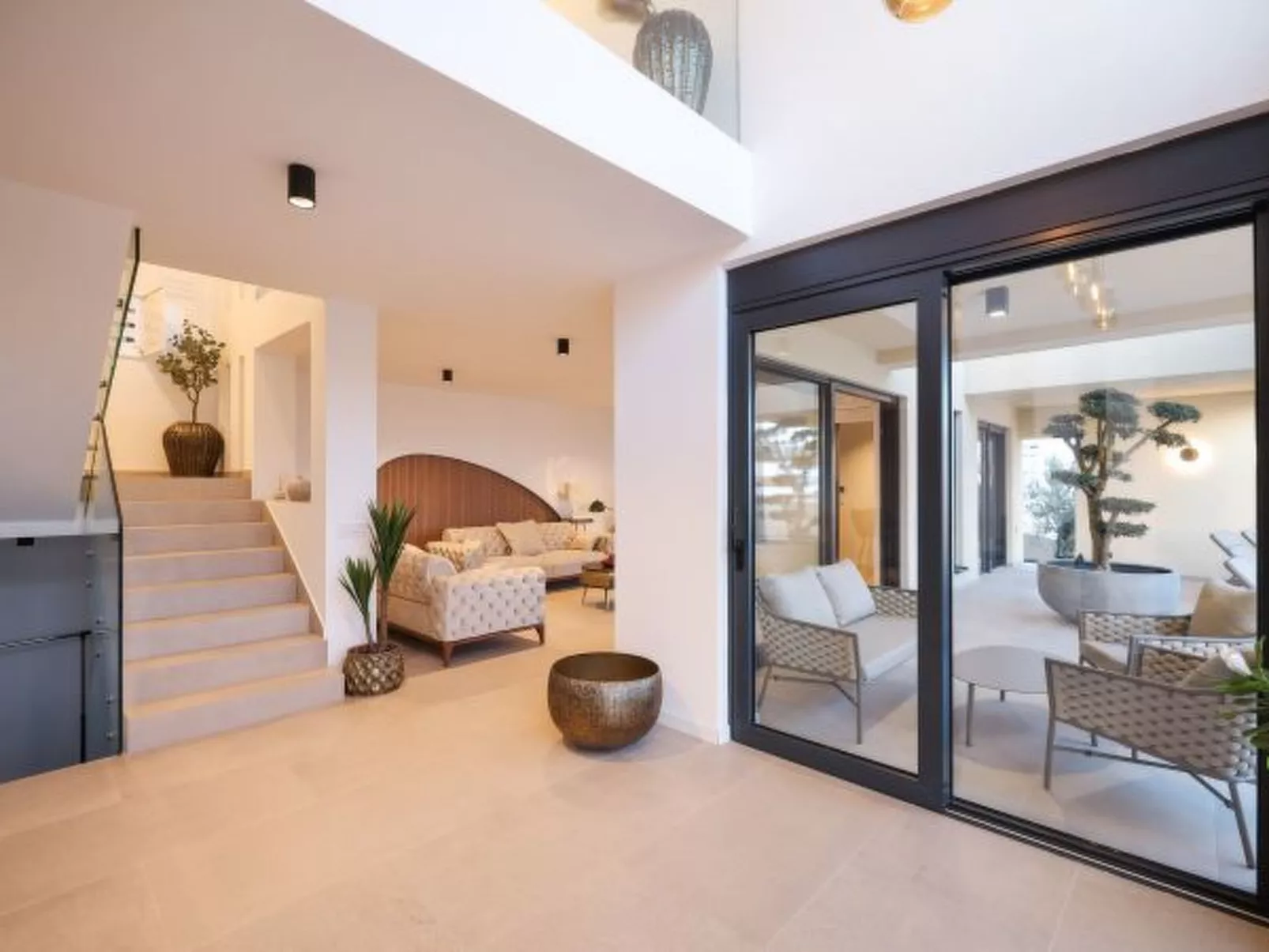 Villa Novue with pool - Image-tags.info