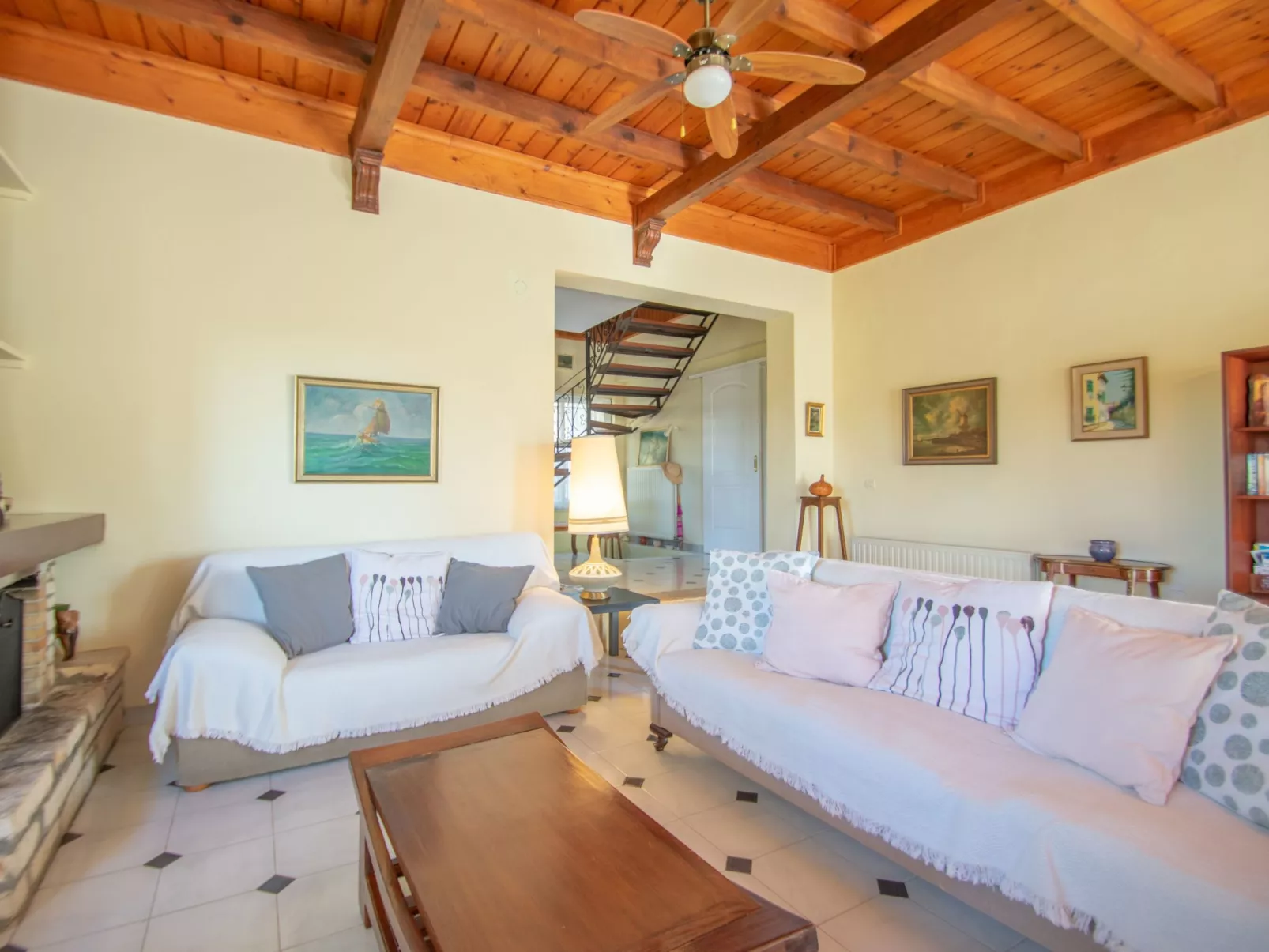 Anwesen mit Garten, Grill und Terrasse - Binnen