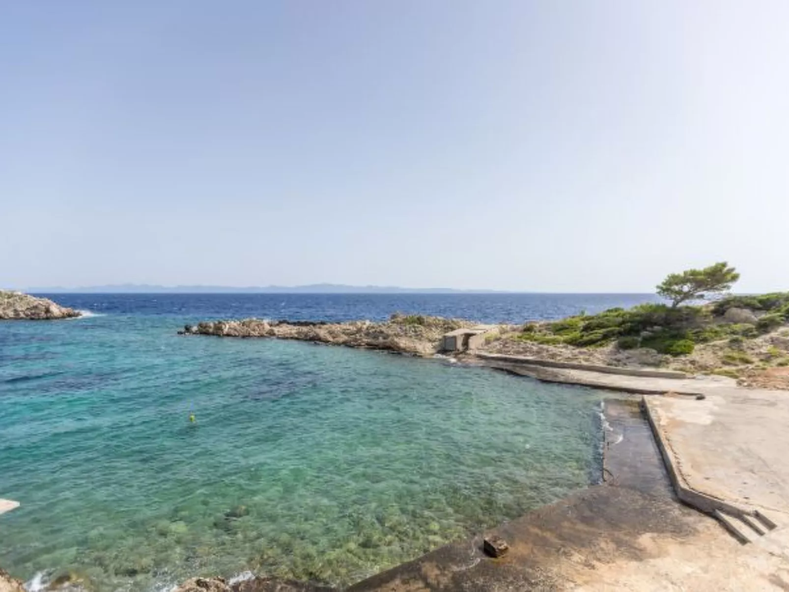 Beachfront villa Luce with seaview and pool - Buiten