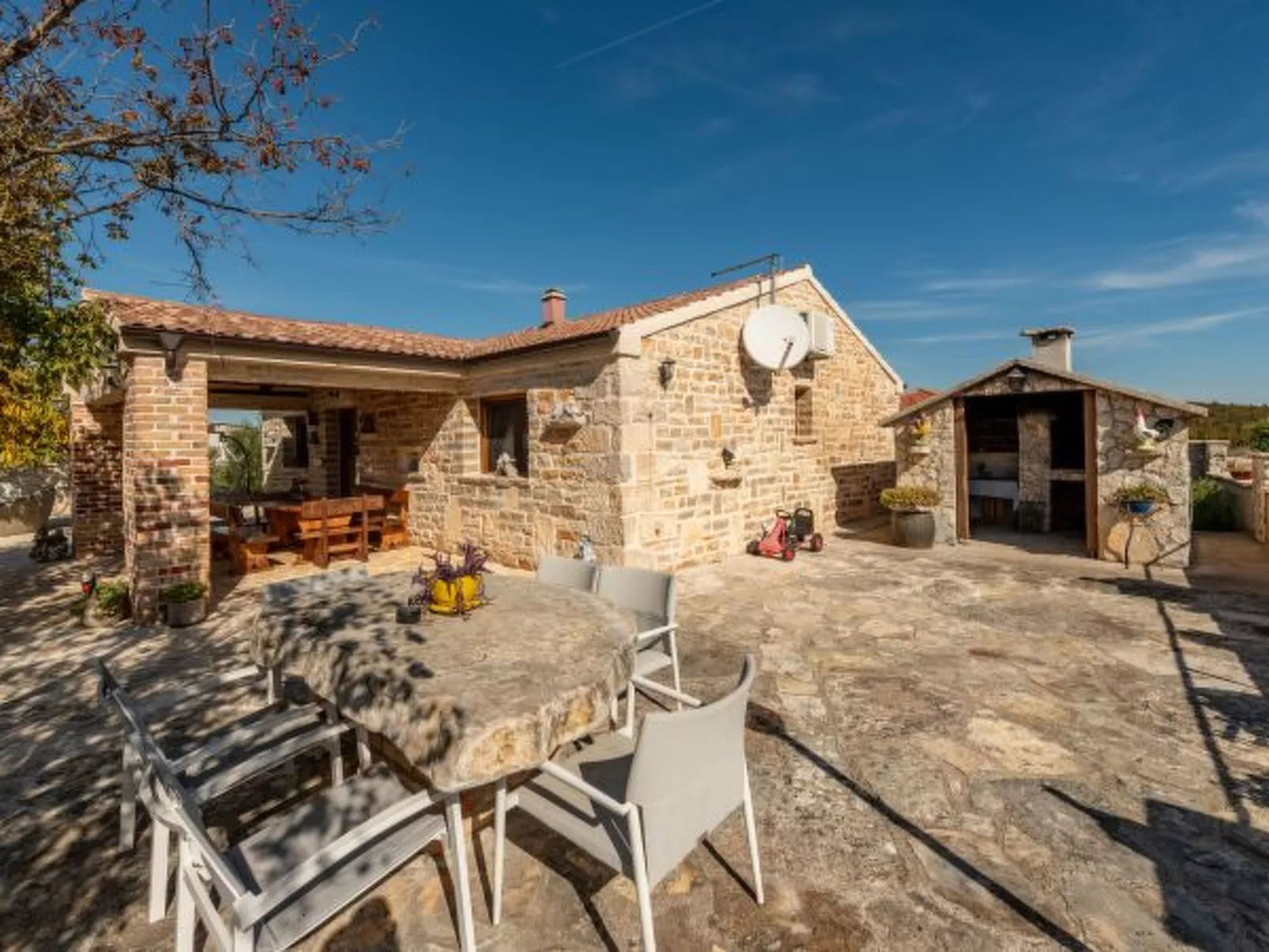 Villa Callista with Pool - Image-tags.info