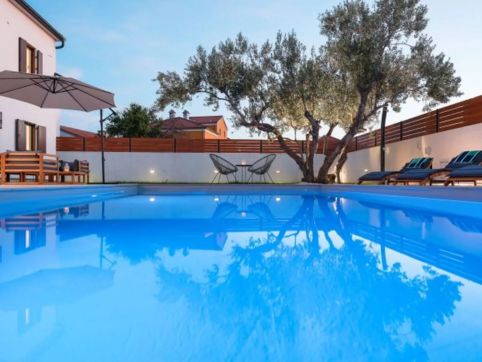 Villa Marta with heated pool and traditional taver - Image-tags.info