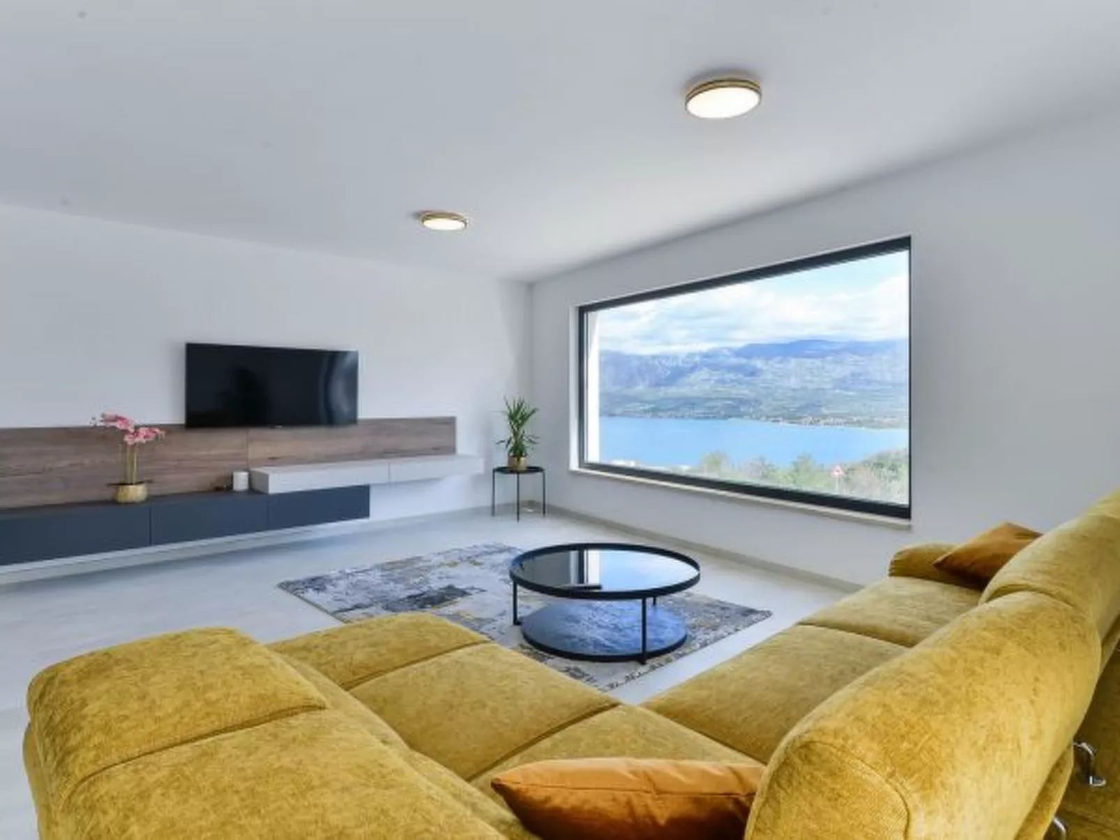 Villa Zariva with pool and panoramic mountain and - Image-tags.info