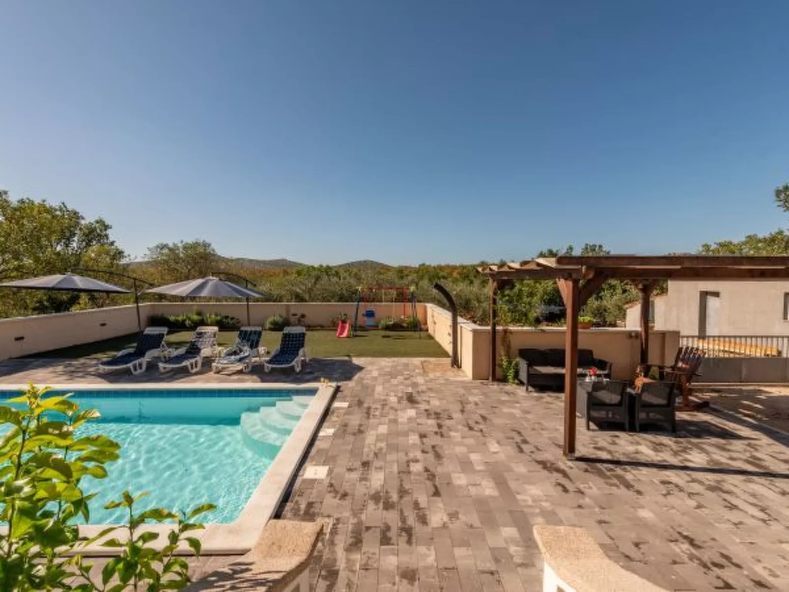 Holiday House Laetitia with pool - Image-tags.info