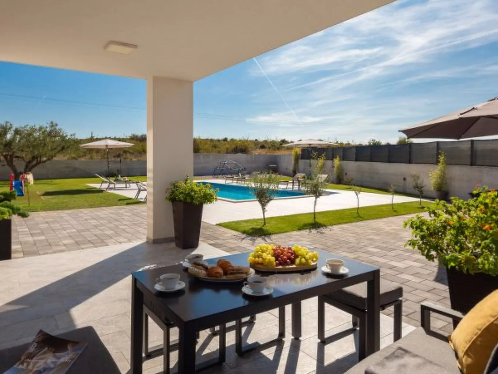 Villa Lacus in Vrana with pool - Image-tags.info