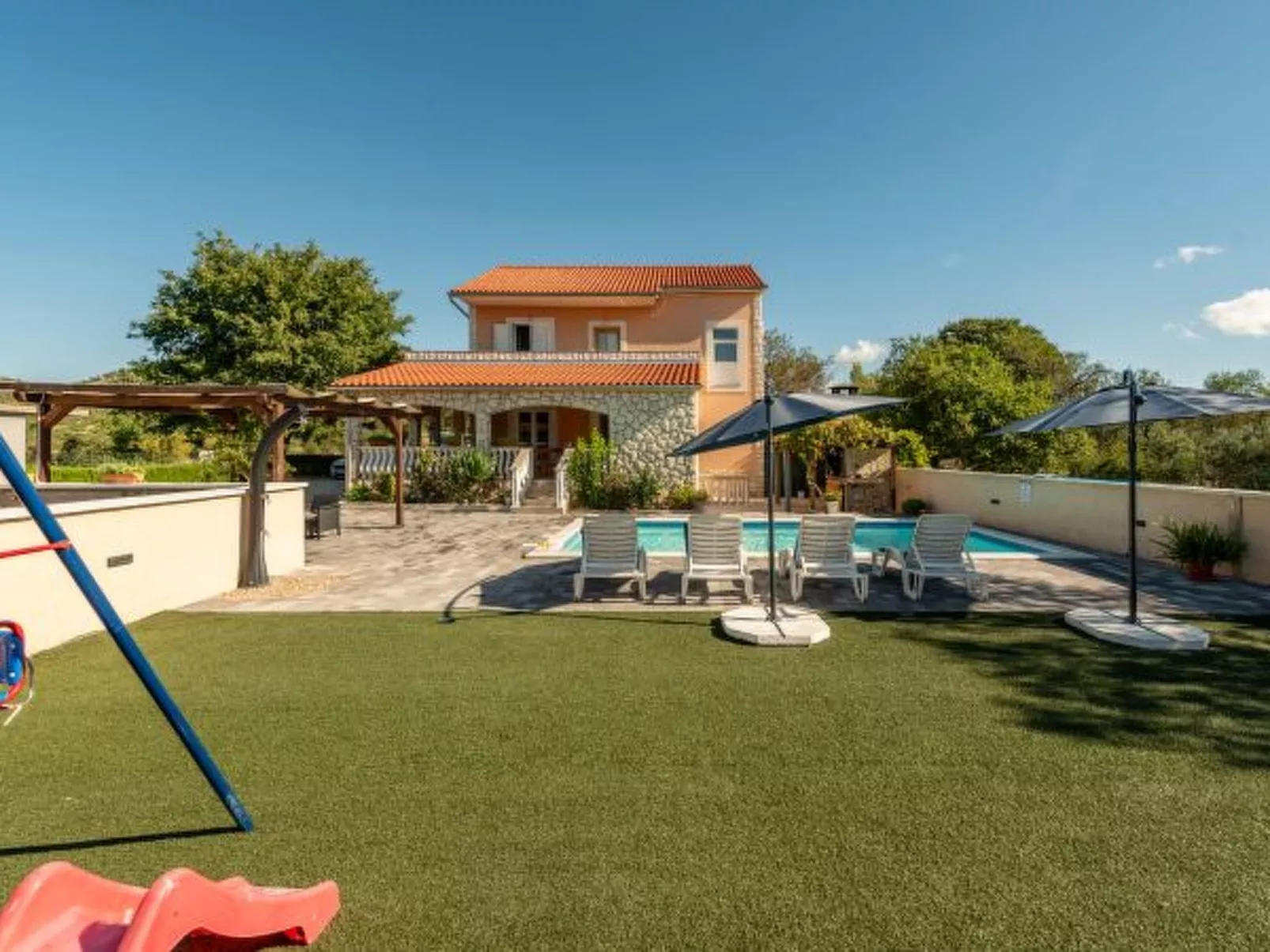 Holiday House Laetitia with pool - Image-tags.info