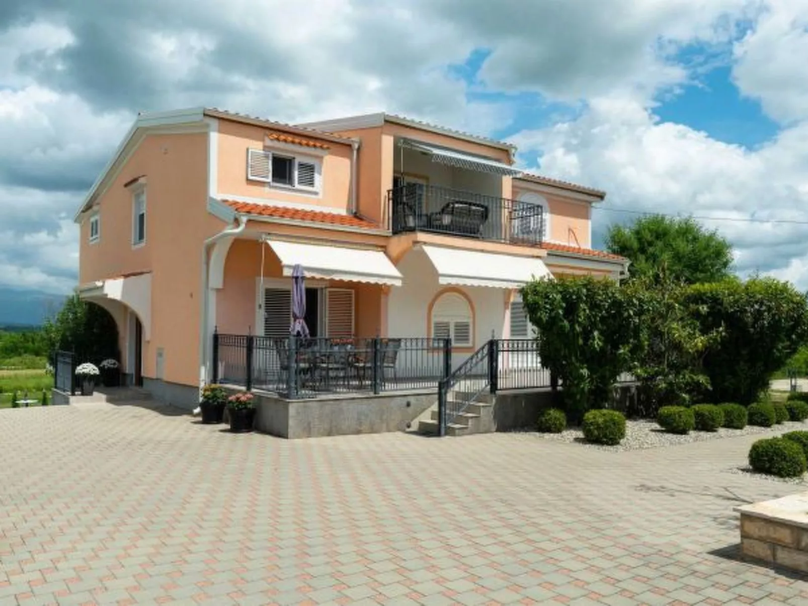 Luxury Villa Maria with large pool - Image-tags.info