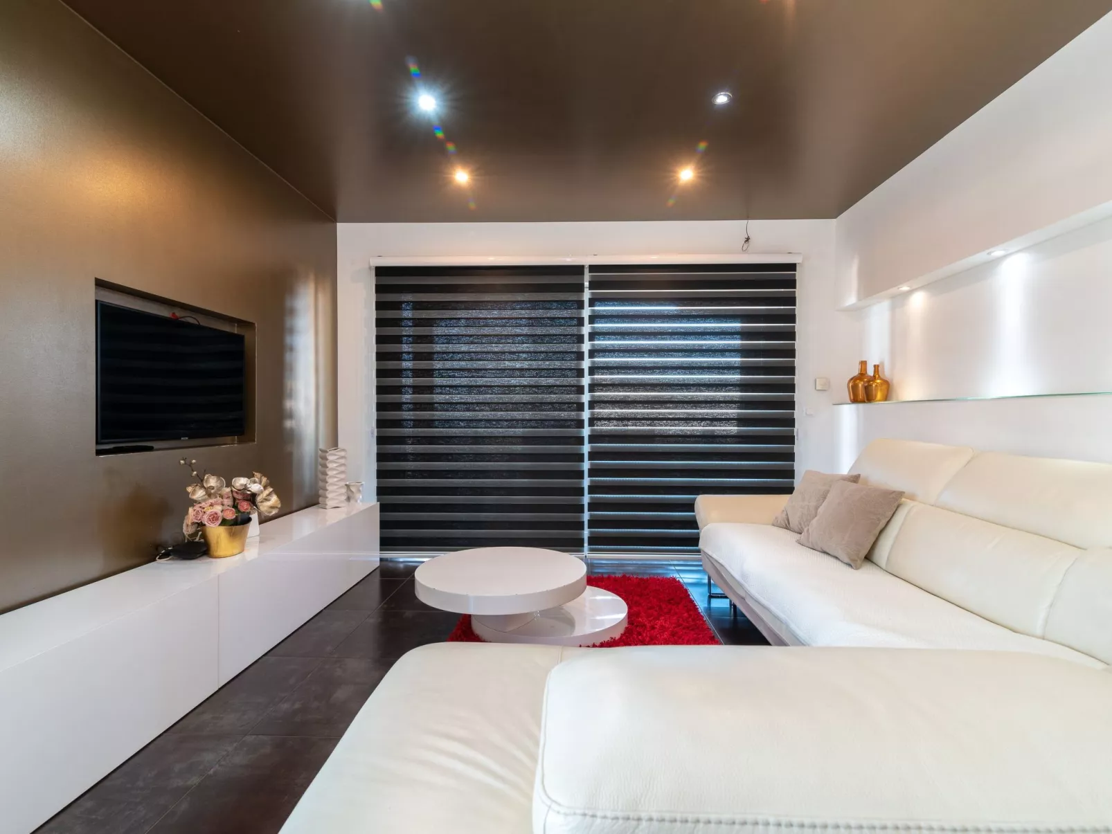 Modernes Apartment mit Gartennutzung, einer groß - Image-tags.info