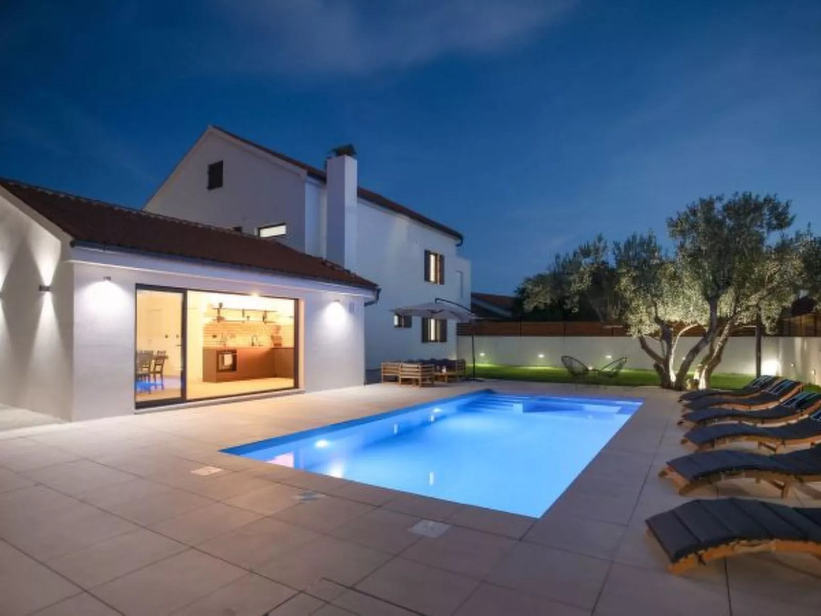 Villa Marta with heated pool and traditional taver - Image-tags.info