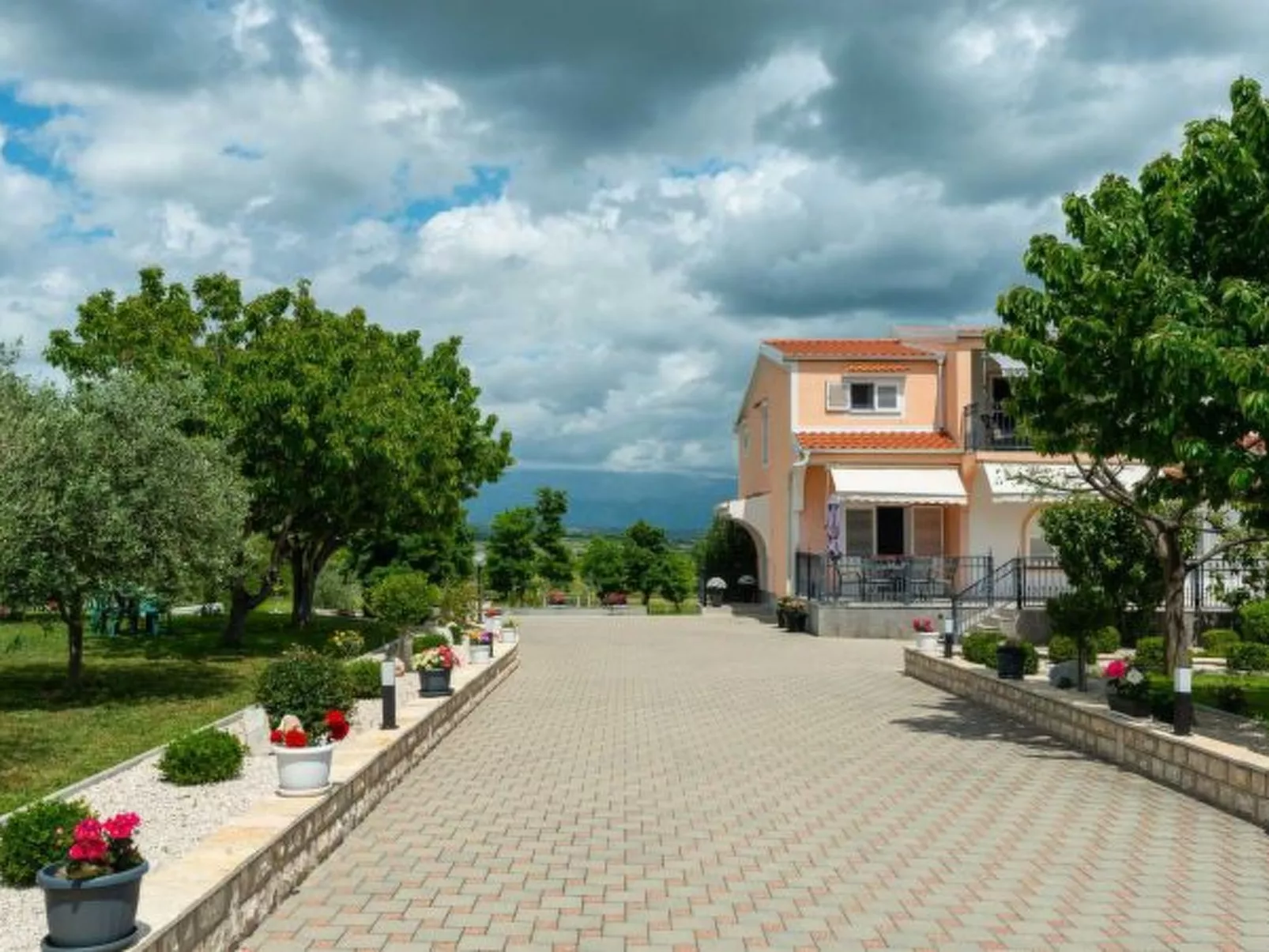 Luxury Villa Maria with large pool - Image-tags.info