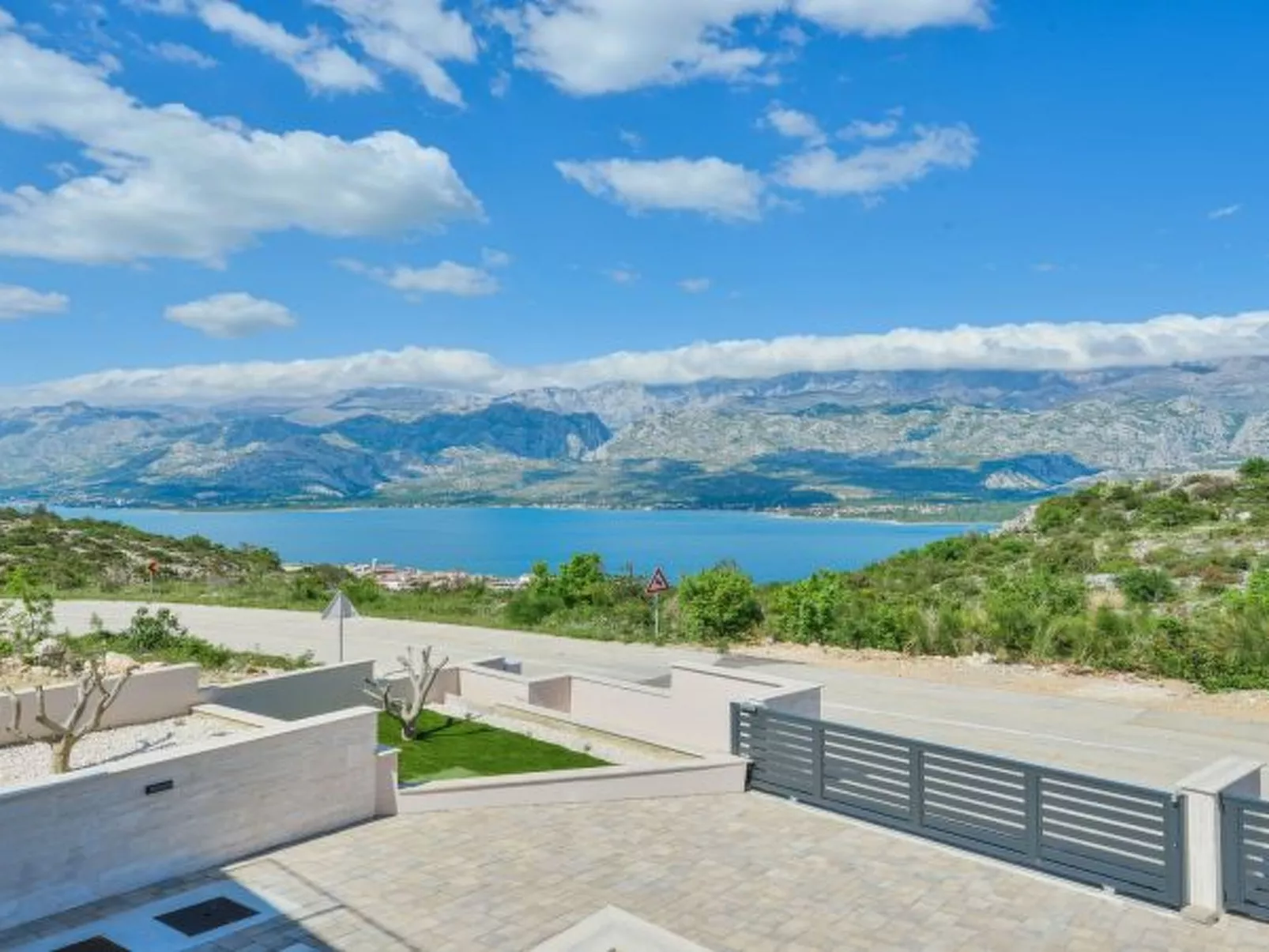 Villa Zariva with pool and panoramic mountain and - Image-tags.info