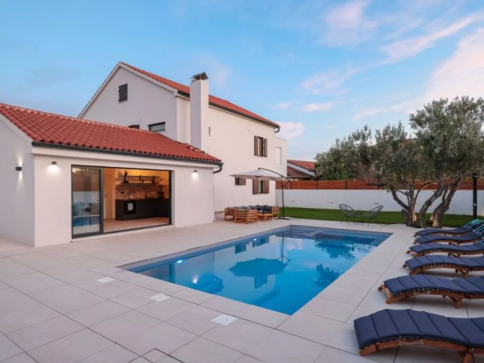 Villa Marta with heated pool and traditional taver - Image-tags.info