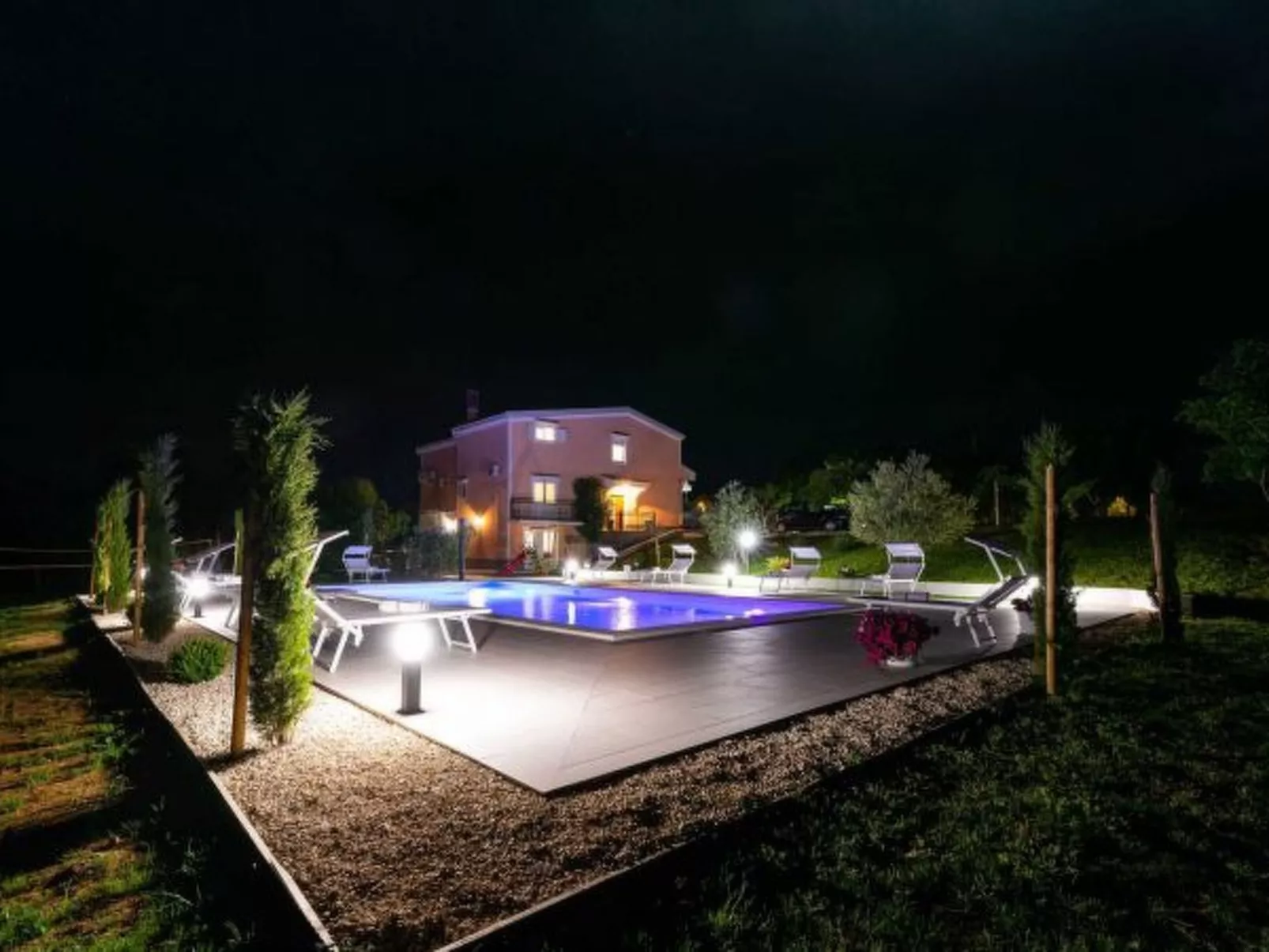 Luxury Villa Maria with large pool - Image-tags.info