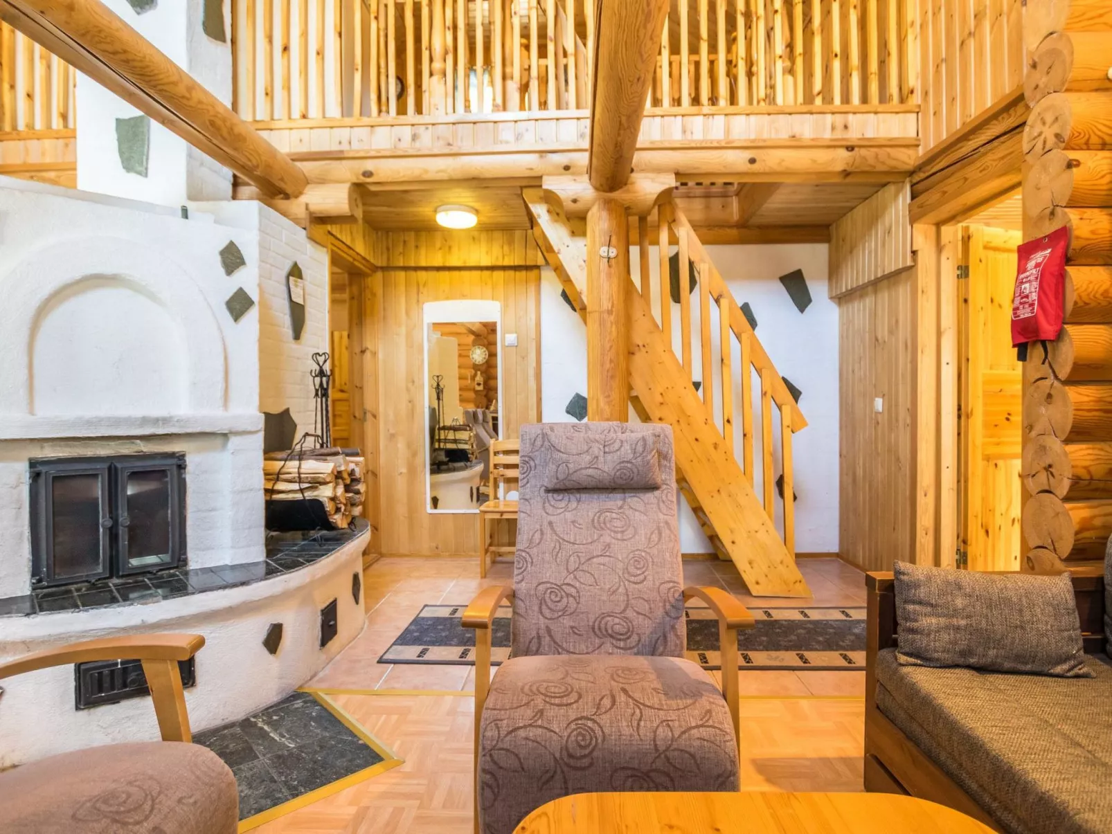 Keisarintupa - Binnen