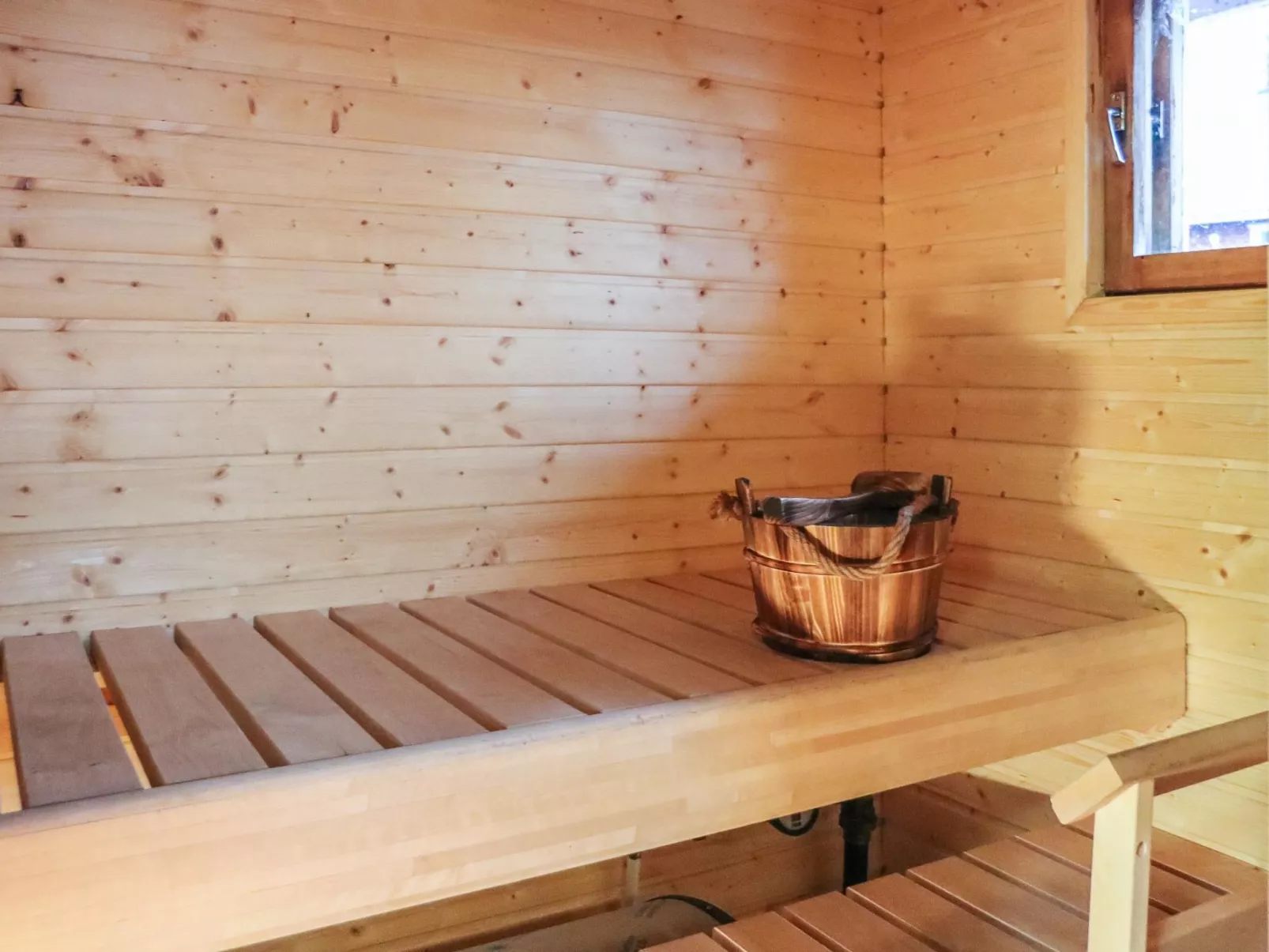 Aurinkoalppi 11a paritalon yläkerta - Binnen